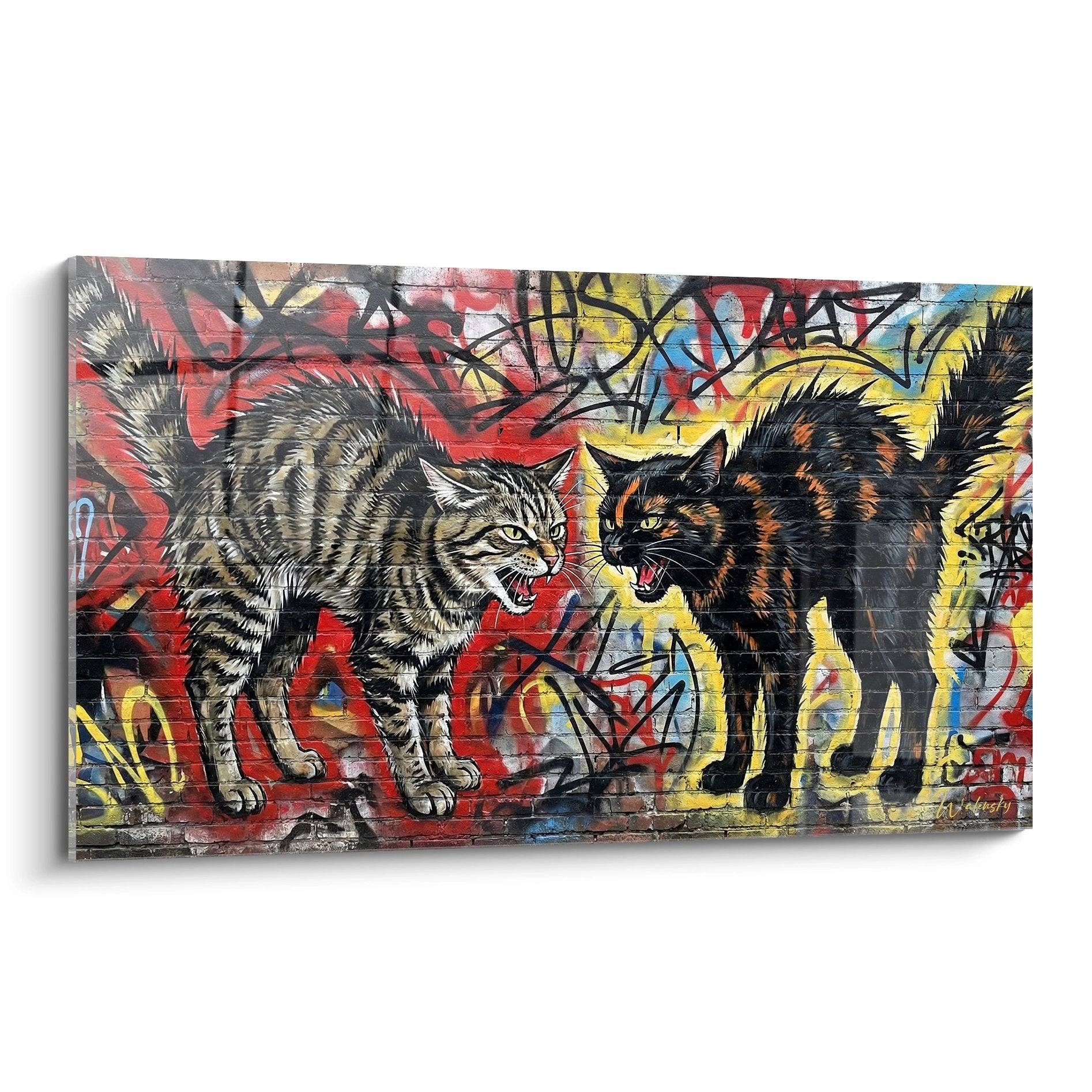 Street-Art-Gemälde, das zwei Katzen in Auseinandersetzung an einer Wand mit bunten Graffitis in Rot, Gelb und Blau zeigt