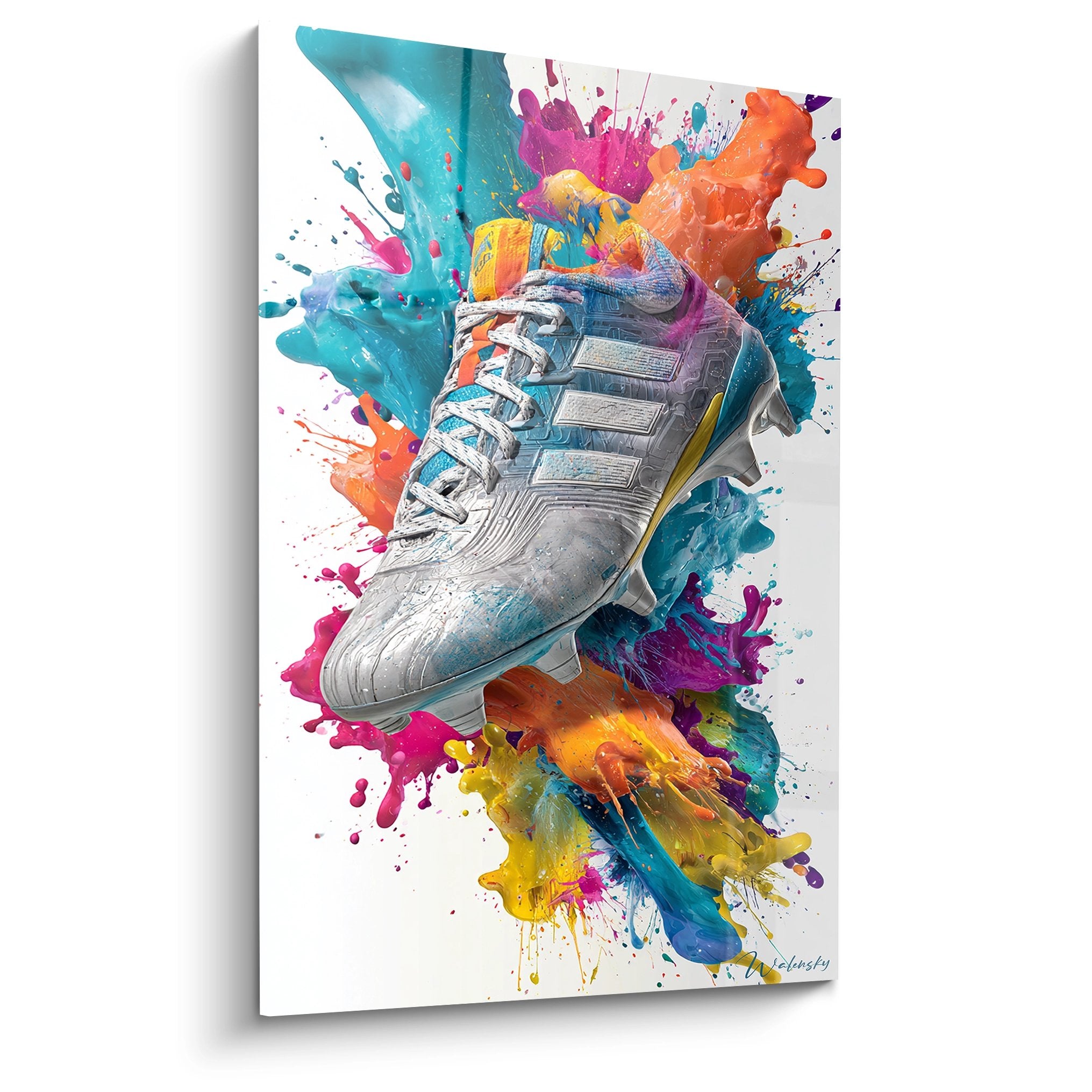 Tableau artistique chaussure de football argentee avec explosion de couleurs vives sur fond blanc