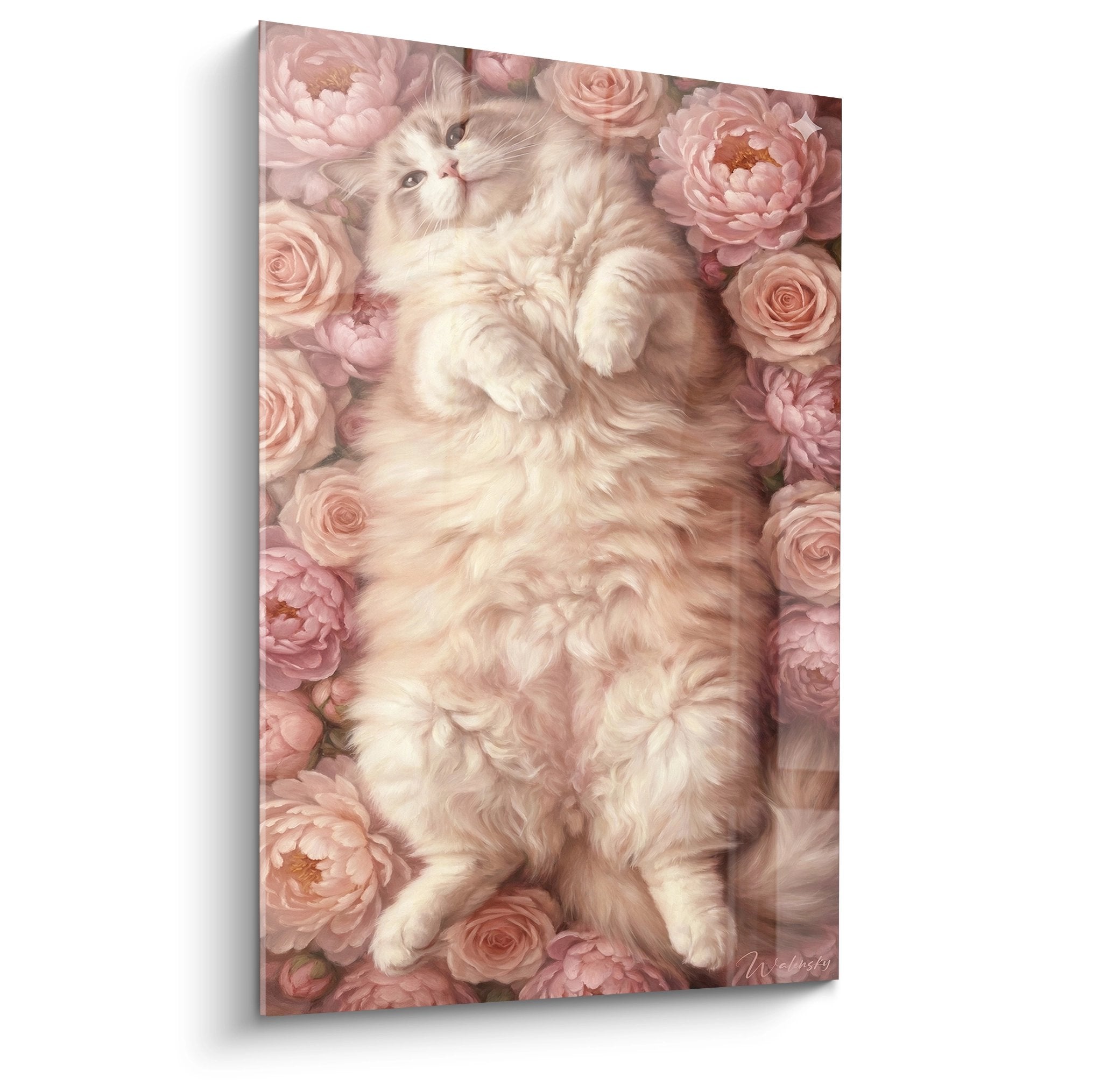 Quadro gatto Ragamuffin disteso tra peonie rosa, arte felina decorativa su tela