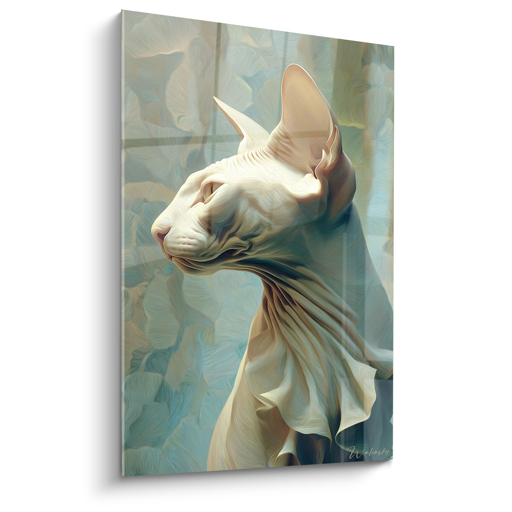 Quadro artistico di un gatto Sphynx elegantemente drappeggiato in tessuto dorato su uno sfondo blu-verde calmante