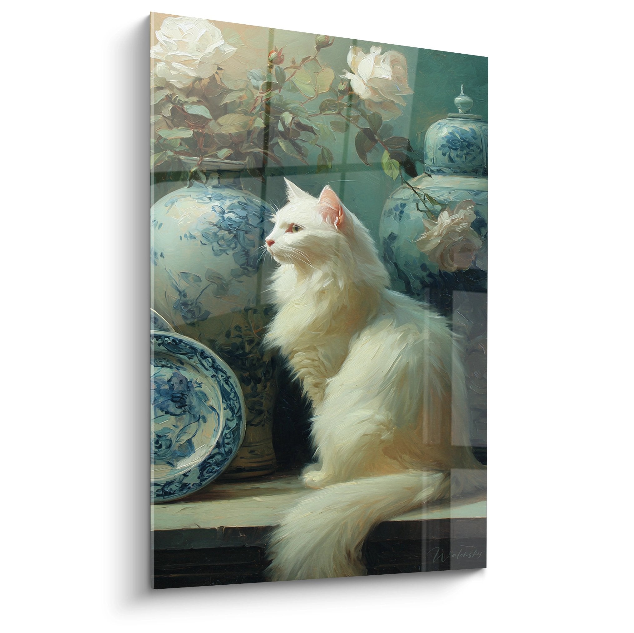 Quadro gatto bianco elegante seduto tra porcellane cinesi blu e bianche con rose sullo sfondo