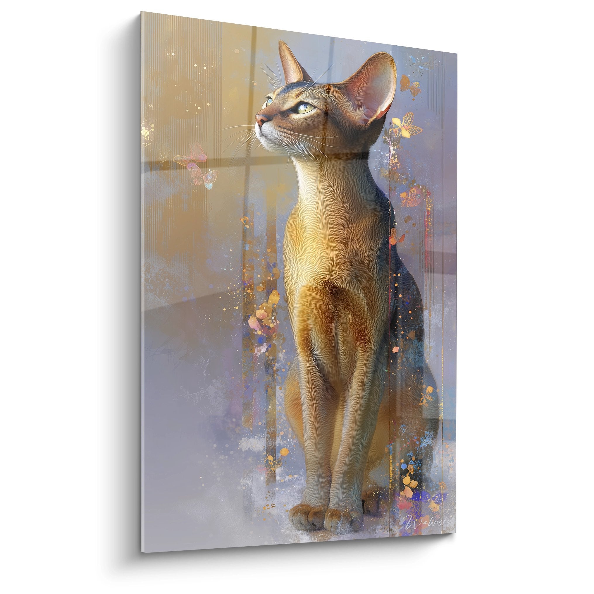 Quadro arte murale gatto Abissino maestoso con tonalità dorate che guarda verso l'alto su sfondo artistico colorato