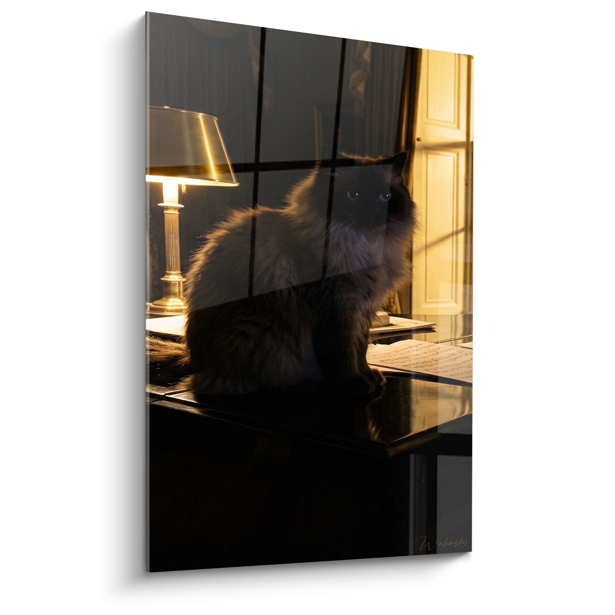 Tableau mural chat Himalayan aux yeux bleus dans ambiance lumiere doree avec lampe decoration elegante