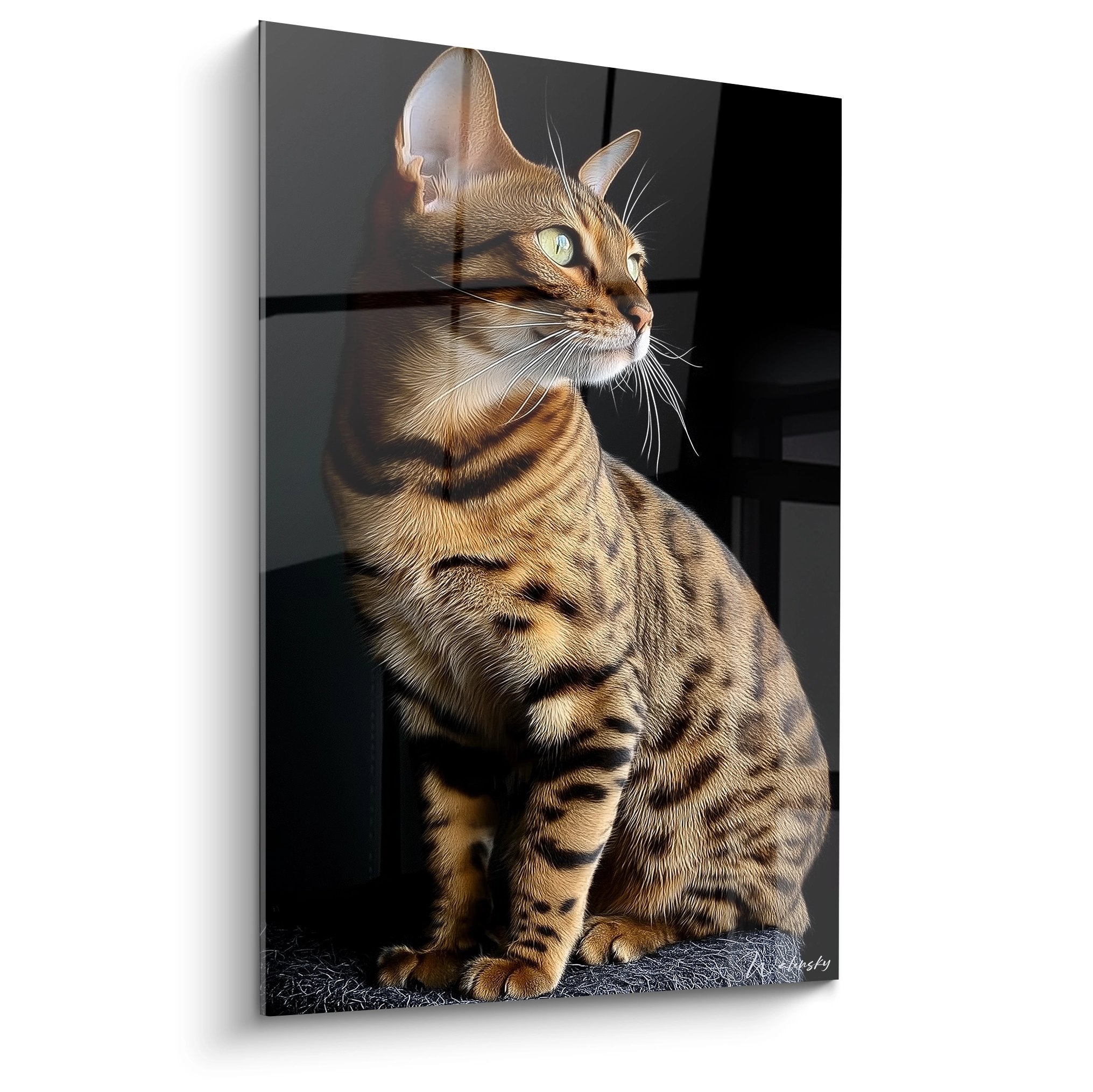 Tableau portrait chat Toyger aux rayures dorees regard vert intense pose majestueuse decoration murale