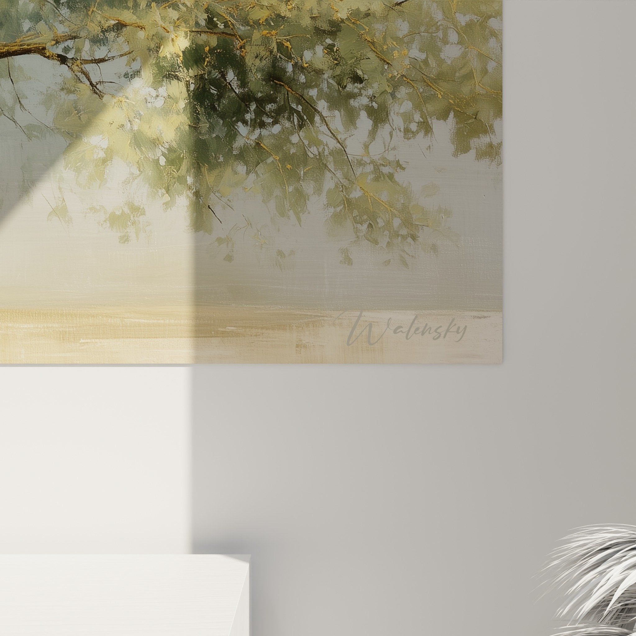 Vue d'ensemble du tableau arbre de vie dans salon contemporain, tons chauds et atmosphère sereine