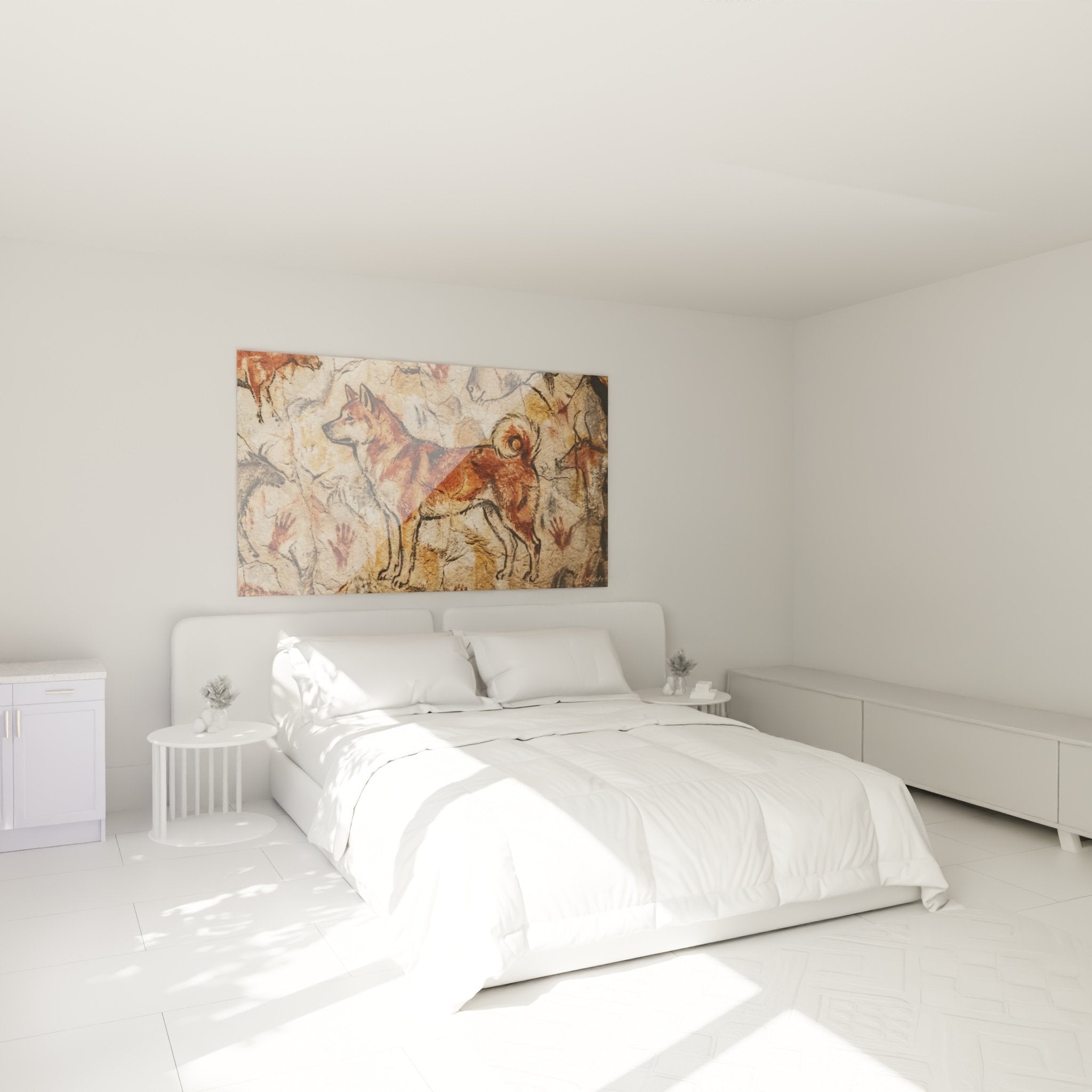 Rötliches Hundekunstwerk an der Wand im modernen Schlafzimmer mit beigen Wänden, primitive Dekoration mit prähistorischen Handabdrücken