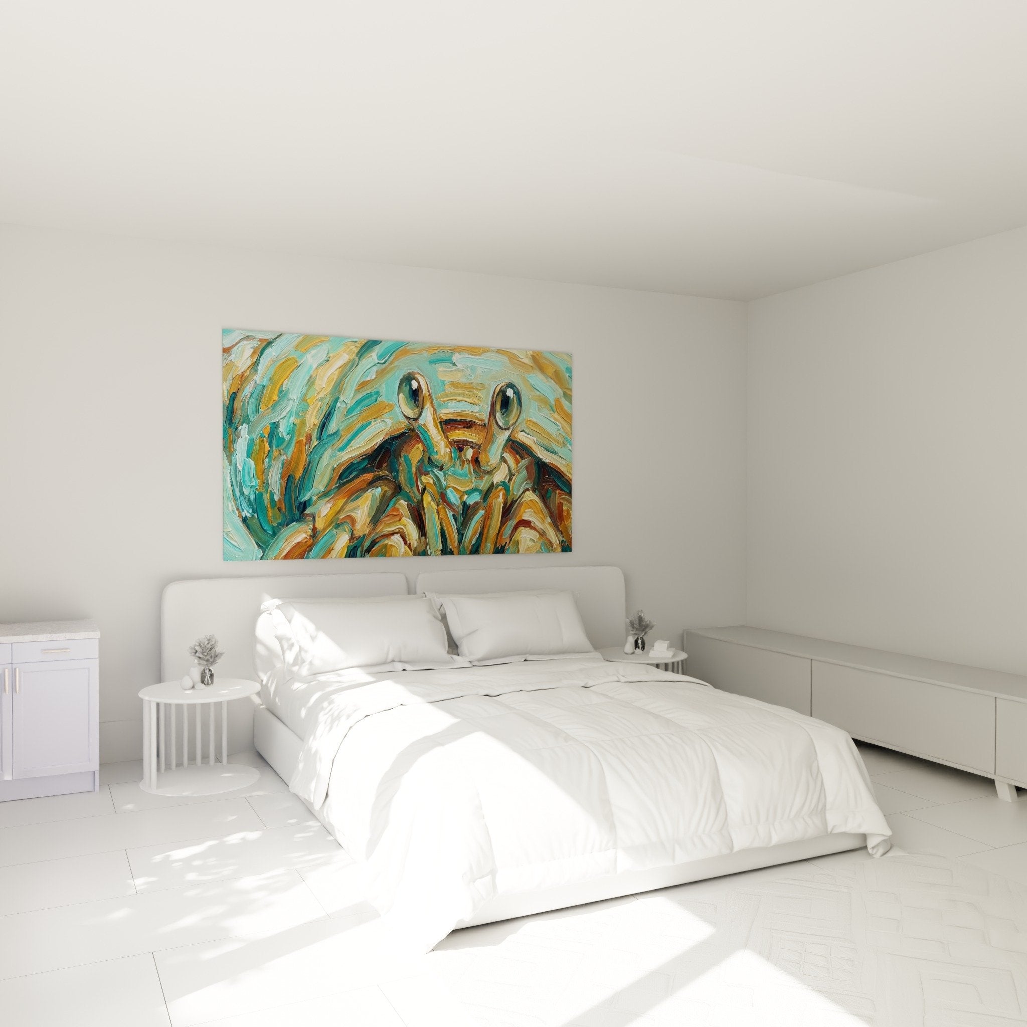 Gemälde Bernard-l'hermite türkis und ocker in modernem Schlafzimmer mit weißen Wänden und hellem Holzmobiliar