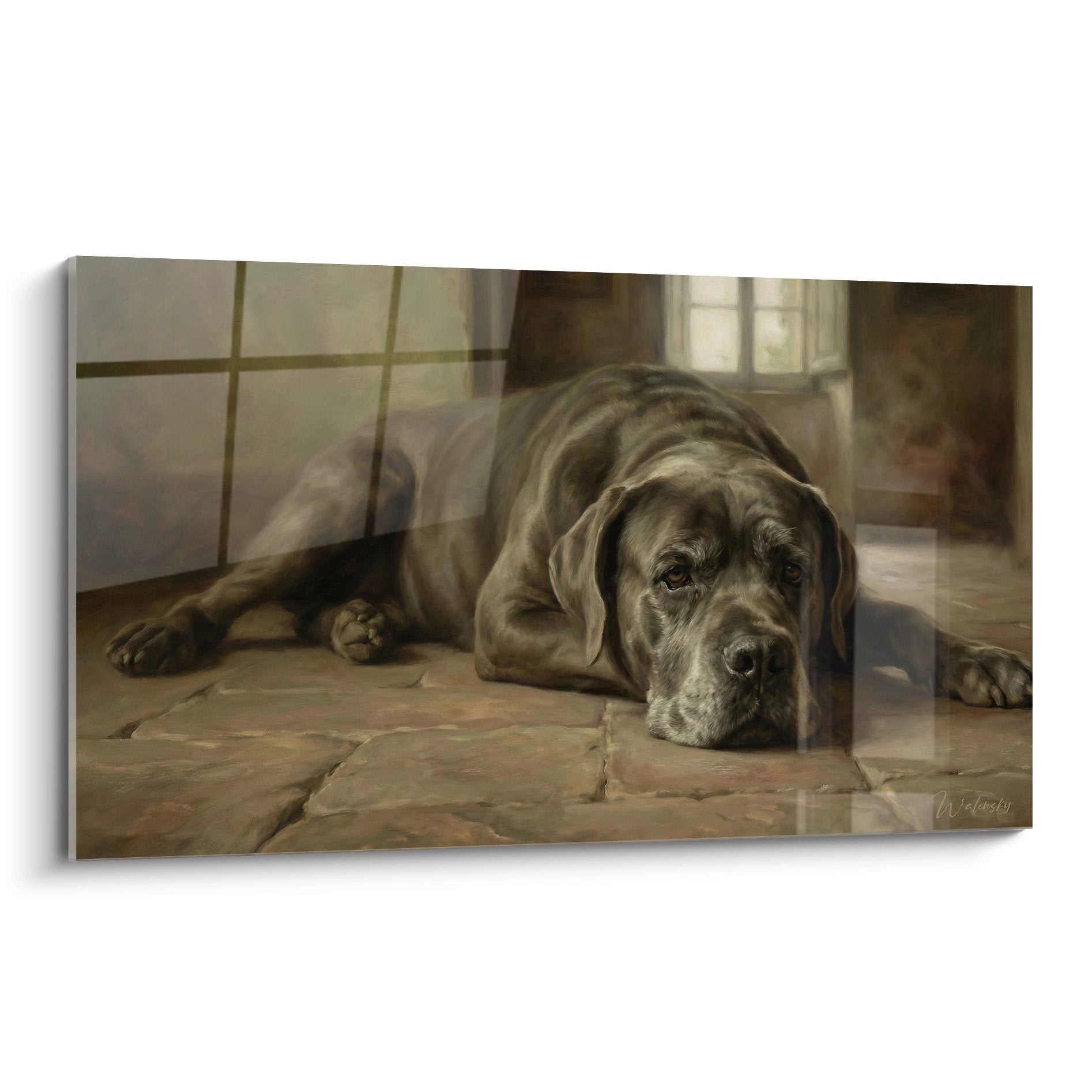 Tableau d'un Cane Corso allongé sur carrelage ancien aux tons bruns et dorés dans intérieur authentique