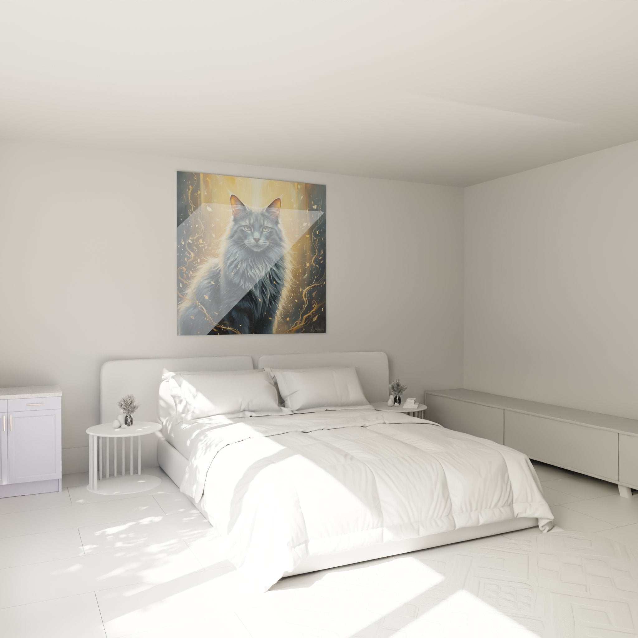 Tableau chat Nebelung mystique doré décorant élégamment une chambre moderne aux tons neutres et chaleureux