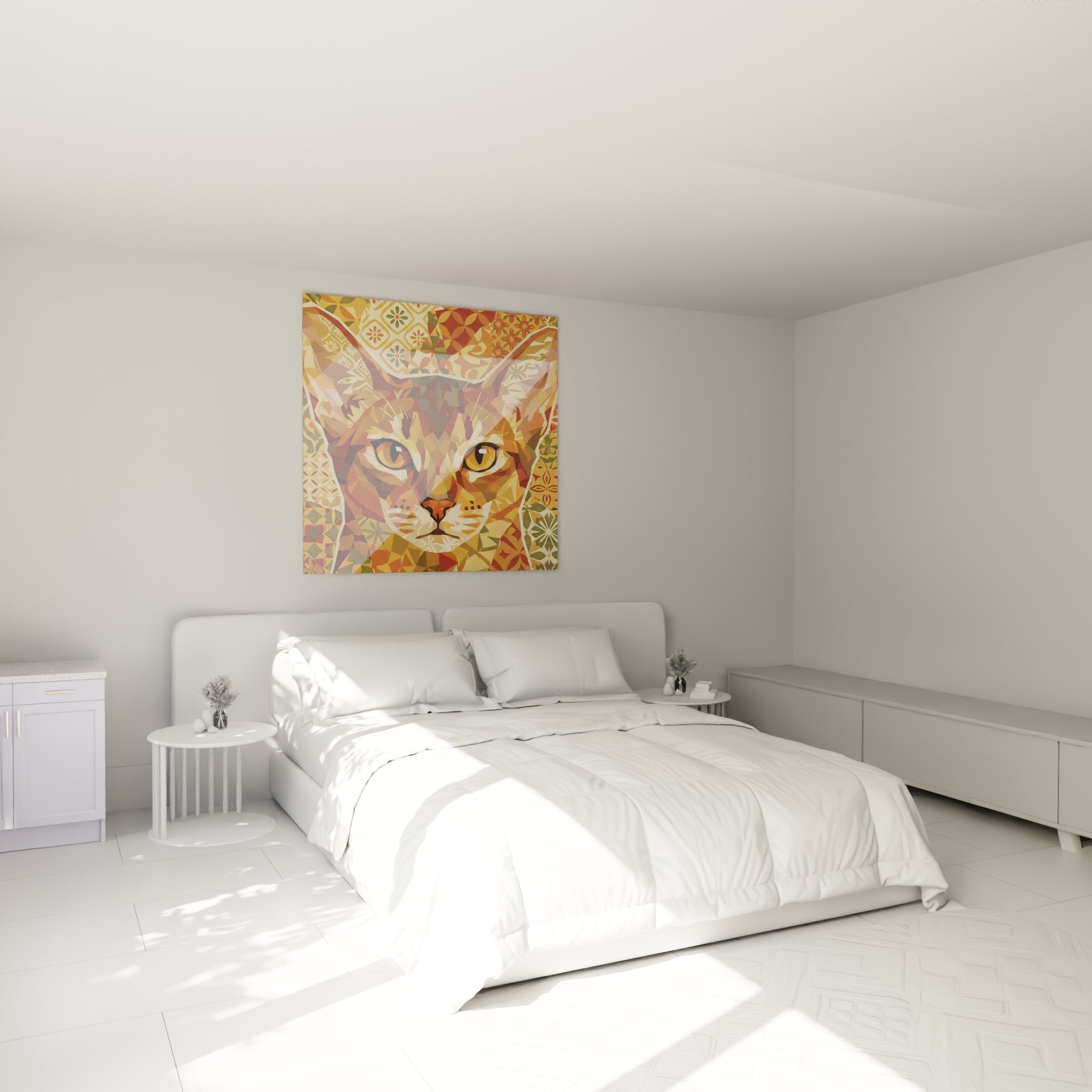 Quadro gatto Abissino mosaico geometrico dorato che decora elegantemente una camera moderna dai toni caldi