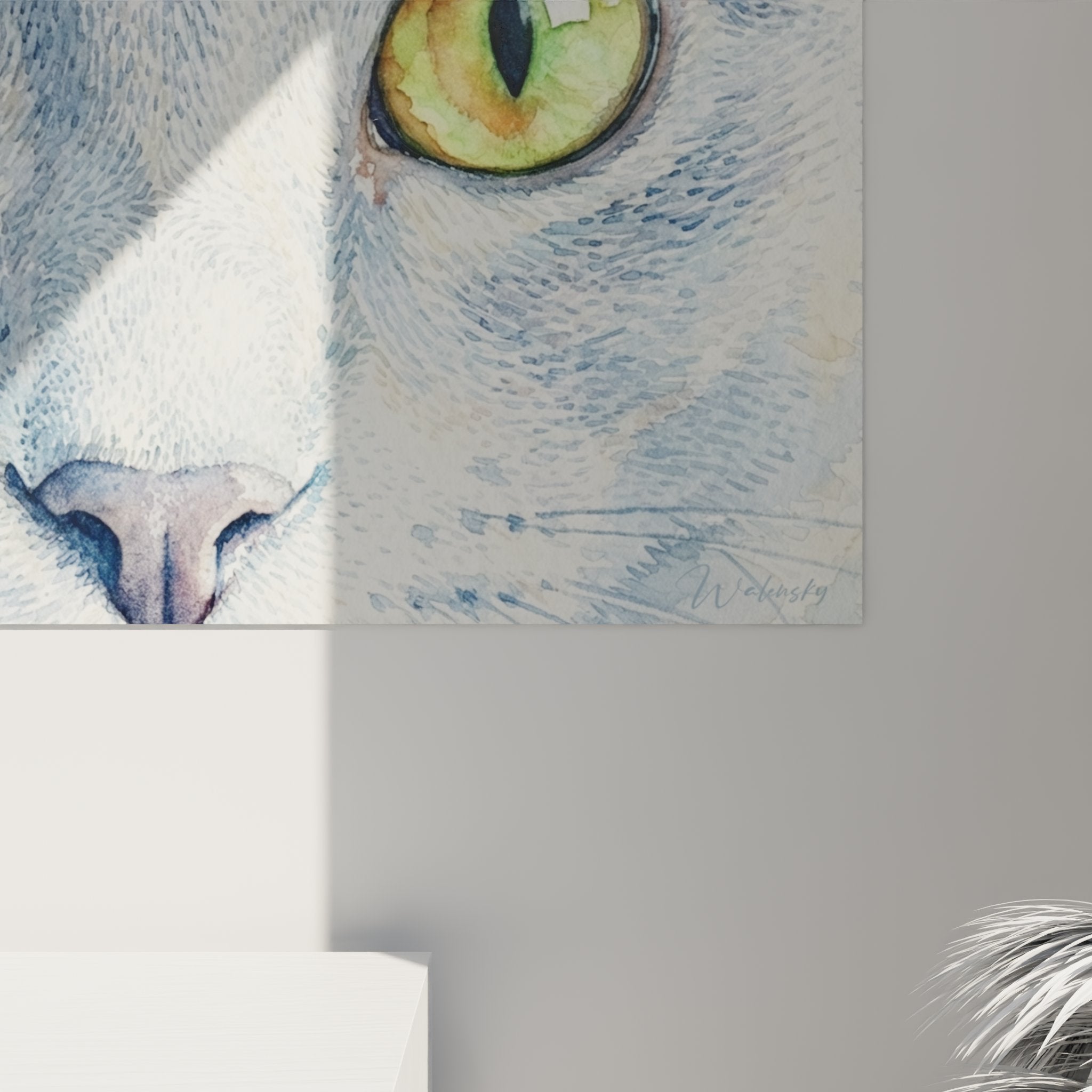 Vue d'ensemble tableau portrait de chat gris-bleu, œuvre d'art félin pour salon contemporain