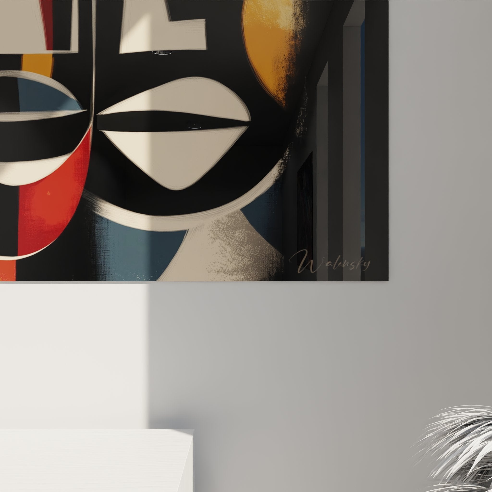 Vista d'insieme del quadro arte tribale africana con maschere dualità in interni contemporanei design