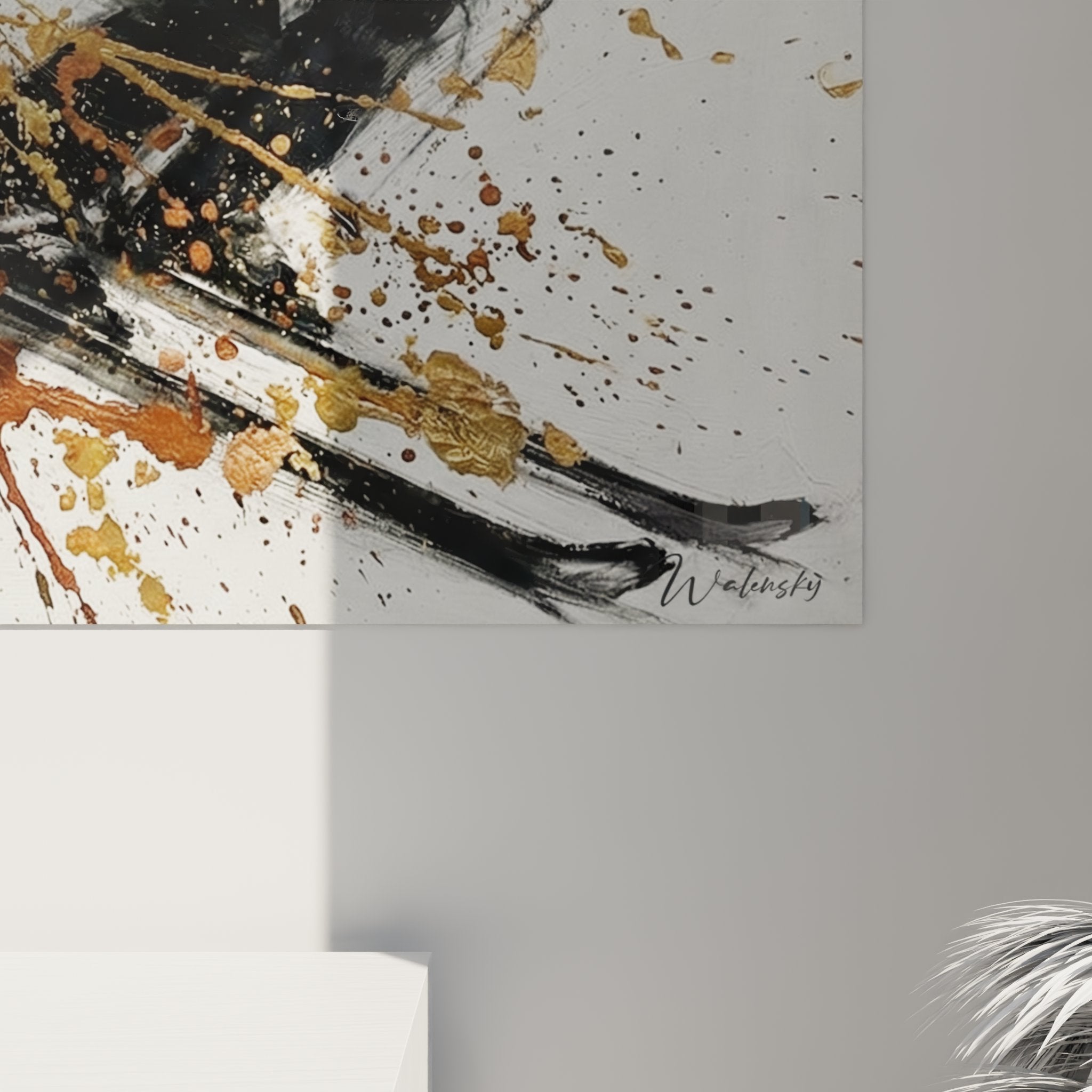 Vue d'ensemble du tableau skieur abstrait dans un salon contemporain avec ambiance cosy montagne