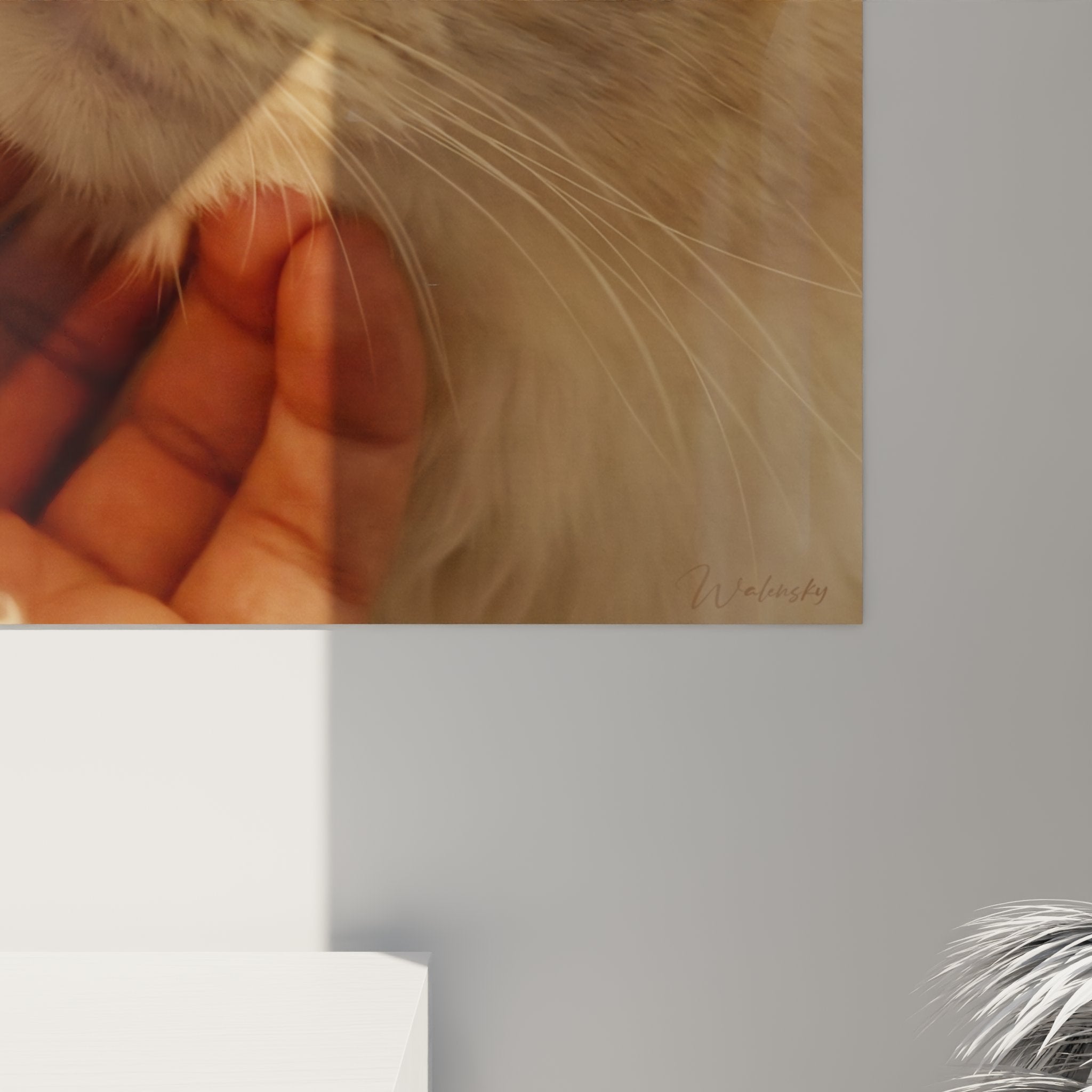 Vista d'insieme quadro gatto Ragdoll in interni moderni, arte murale felina per decorazione soggiorno