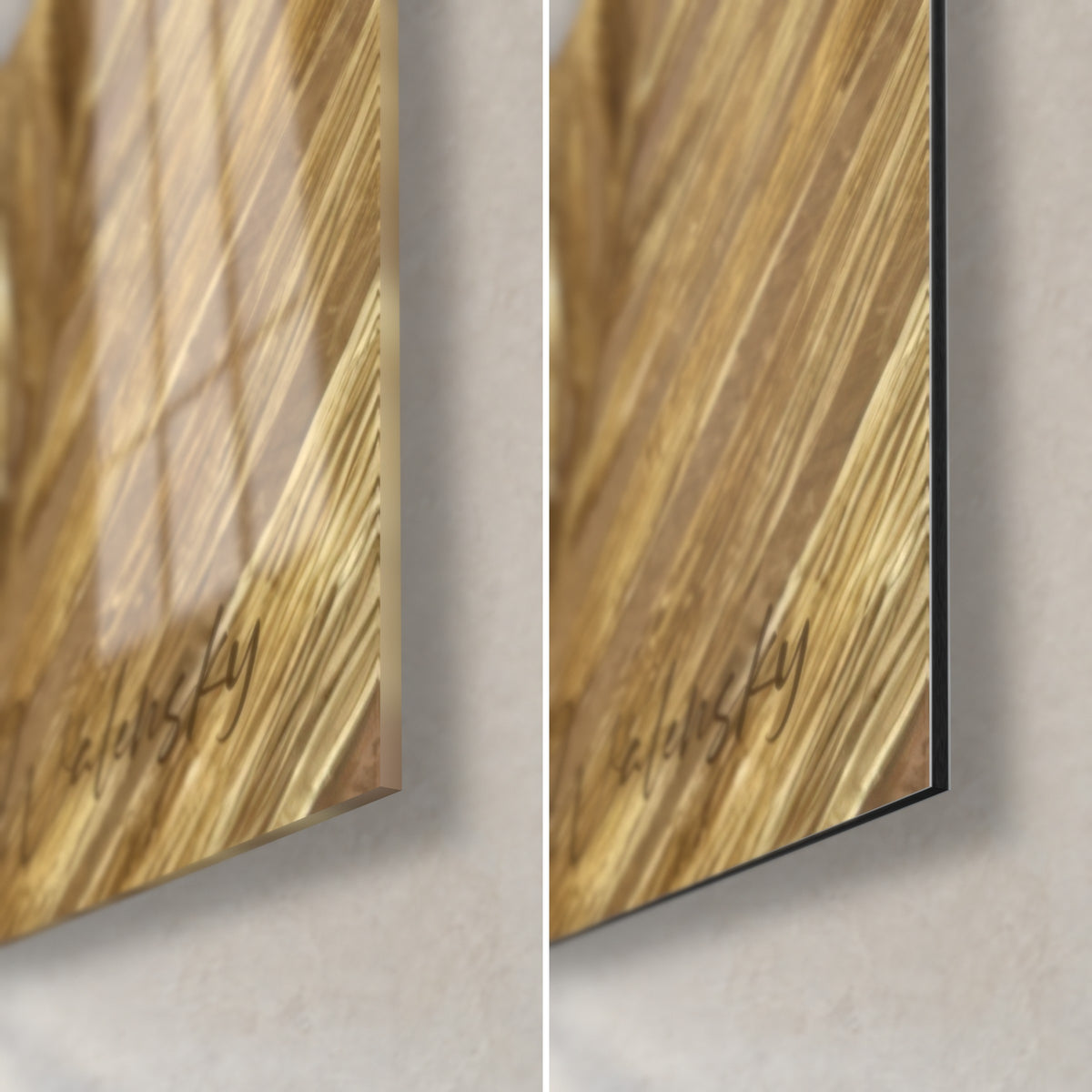 Gemälde goldene Palmwedel mit kupferfarbenen Blattadern, untere rechte Ecke: glänzendes Acrylglas, das das Fenster spiegelt, mattschwarzes Dibond rechts