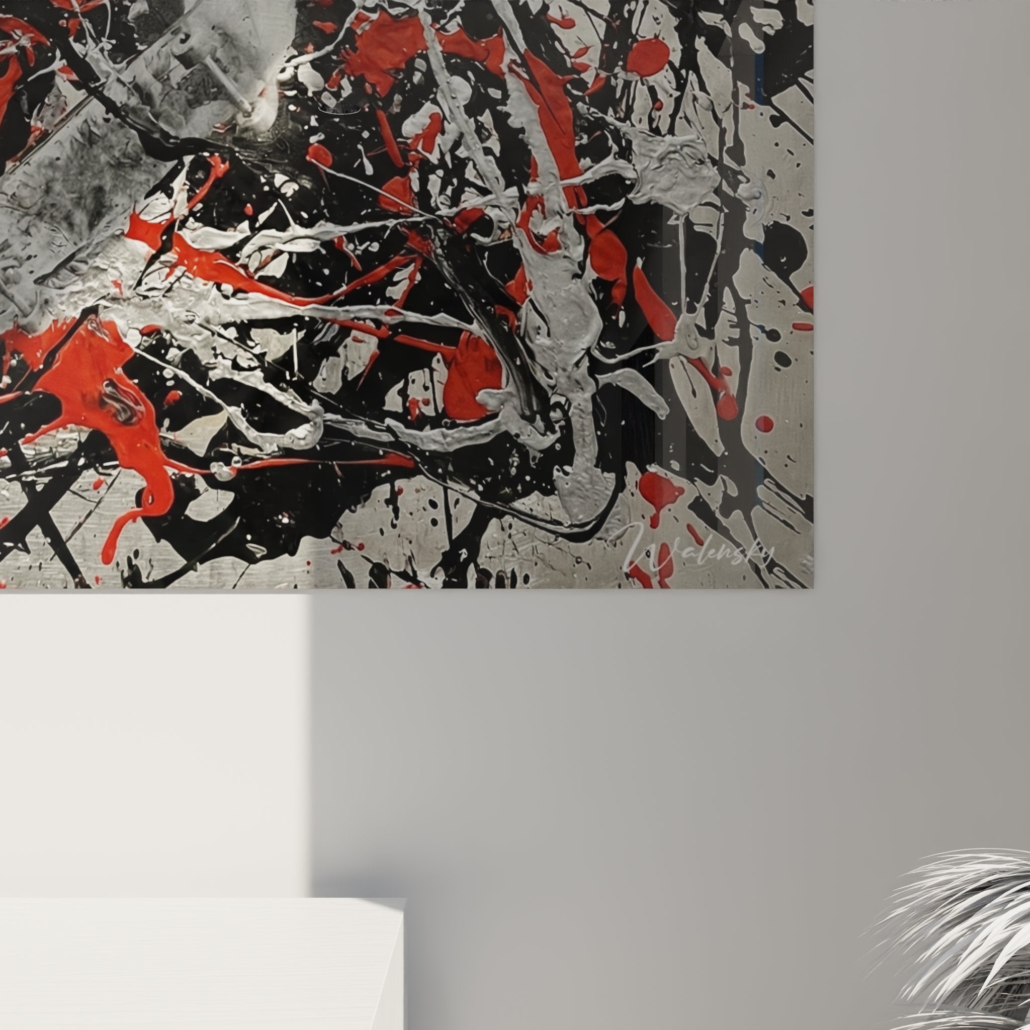 Vue ensemble tableau mural abstrait explosion couleurs rouge noir gris decoration skateboard