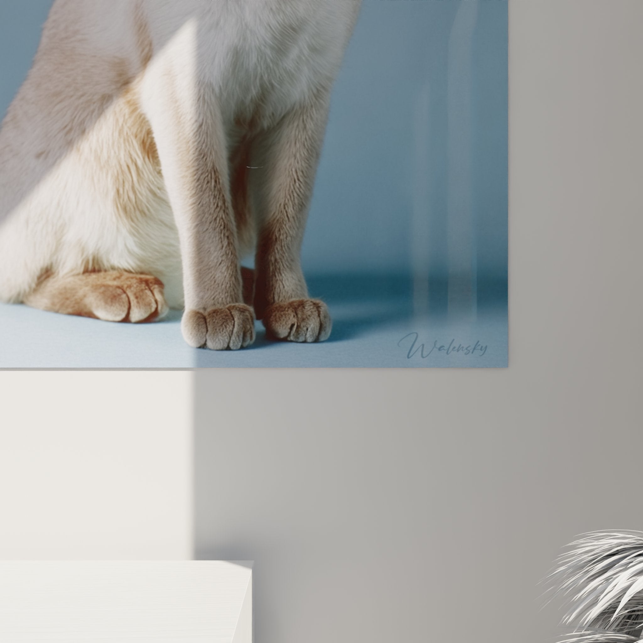 Vista d'insieme del quadro gatto Tonchino in soggiorno contemporaneo, arte murale animale design