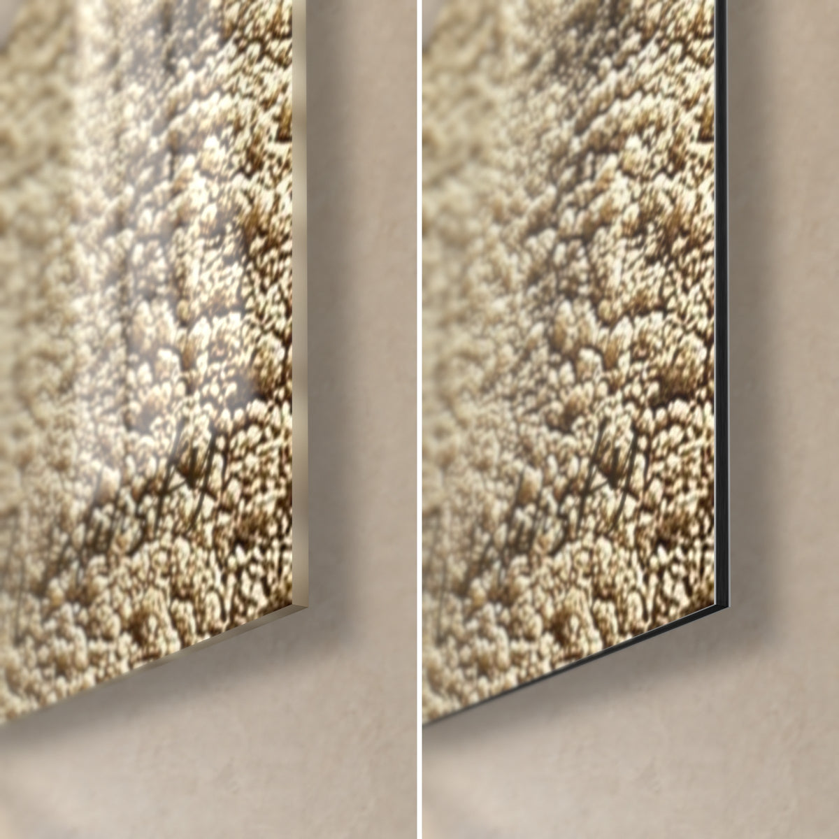 Tableau jardin zen, coin bas droit : verre brillant aux reflets à gauche, Dibond mat noir à droite, grains de sable beige