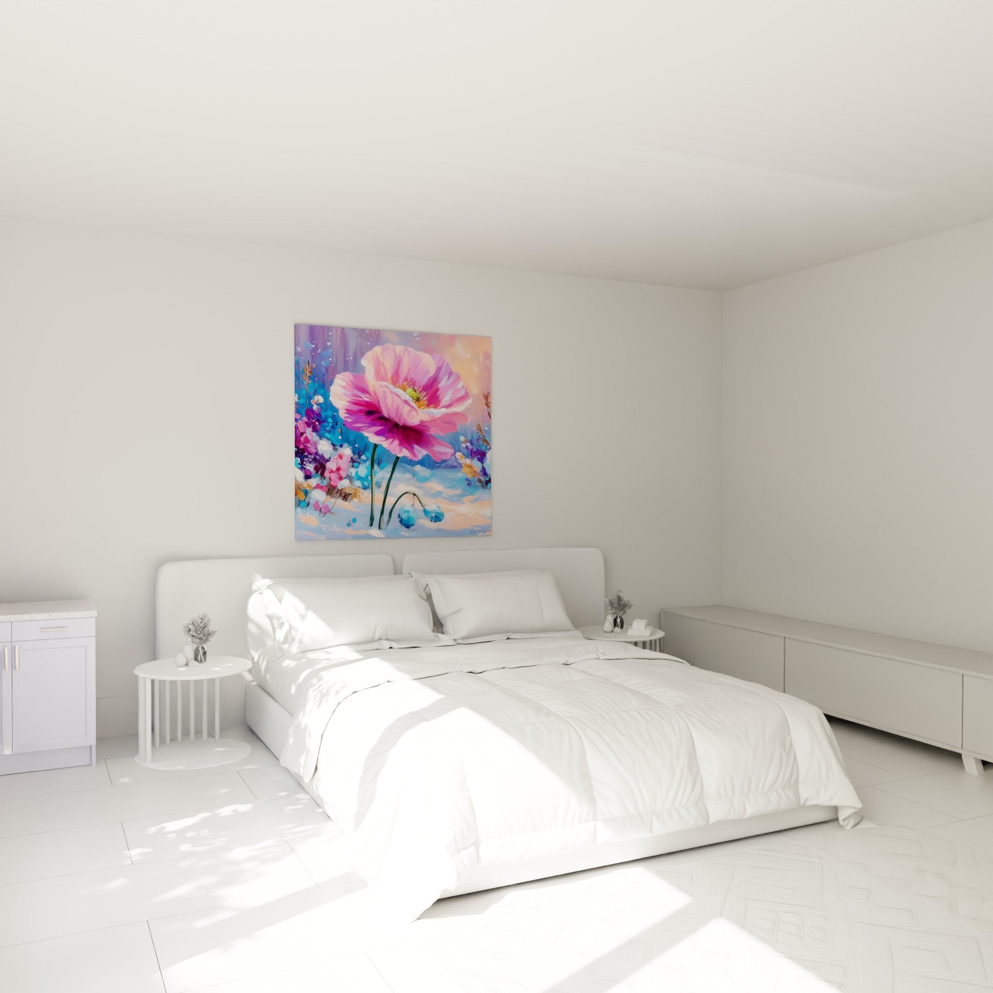 Coquelicot rose et mauve sur neige dans chambre moderne aux murs blancs et mobilier contemporain