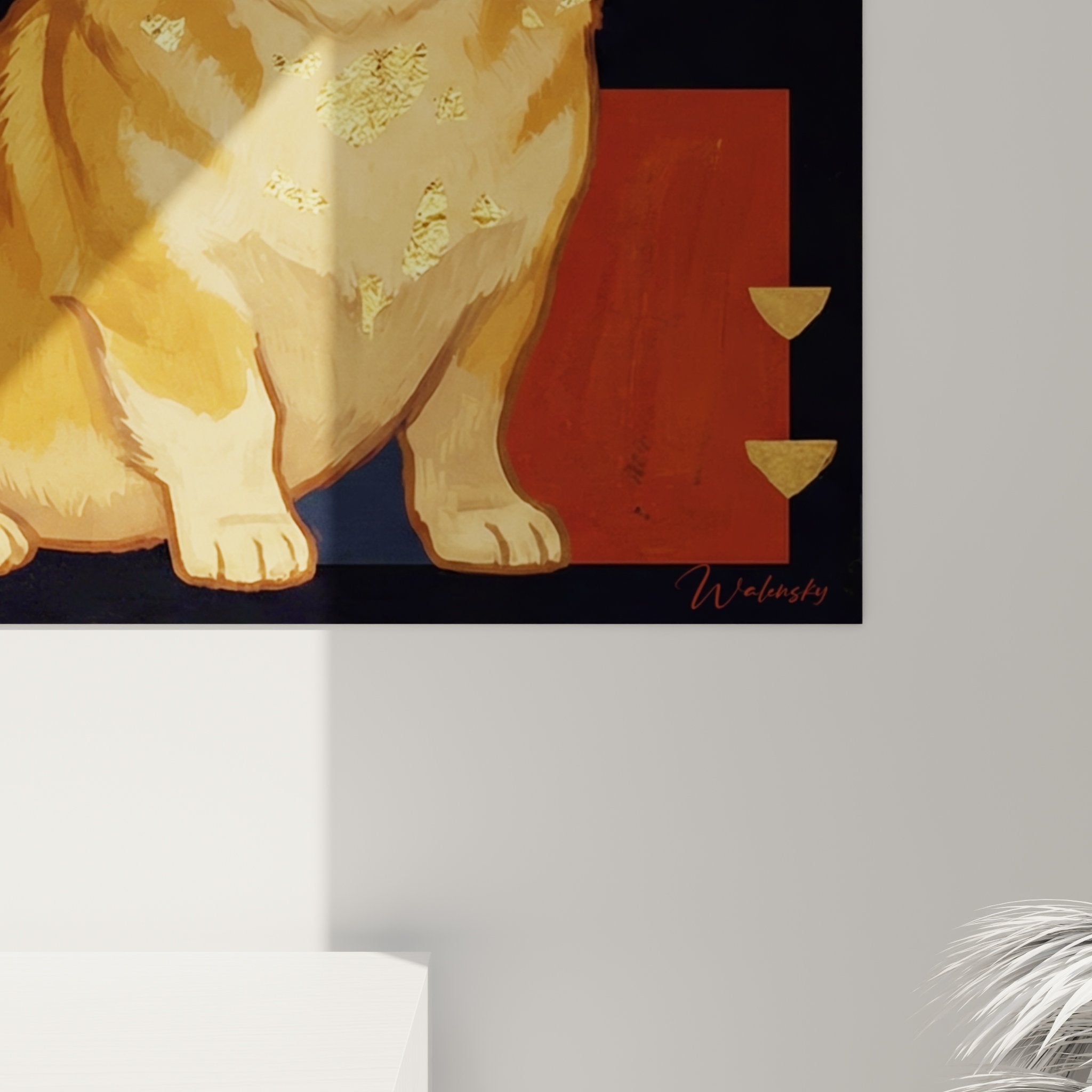 Gesamtansicht Wandgemälde Corgi Royal geometrisch schwarz rot gold im zeitgenössischen Wohnzimmer