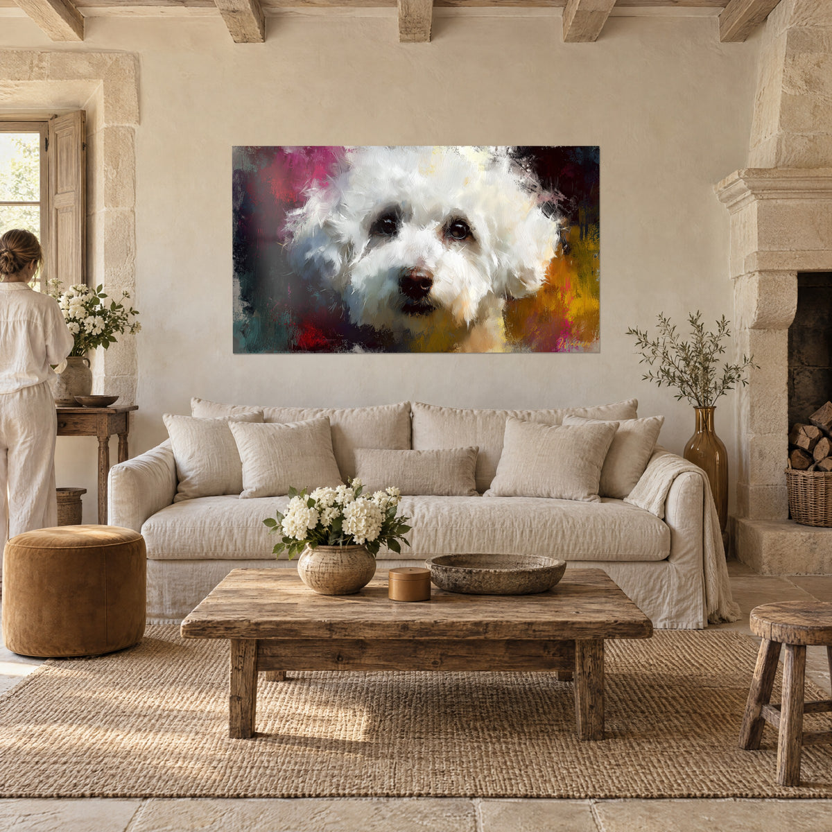 Πίνακας λευκού Bichon Frisé με απαλό τρίχωμα, σκούρα μάτια και ροζ και ωχρό φόντο, πάνω από έναν καναπέ σε φωτεινό σαλόνι