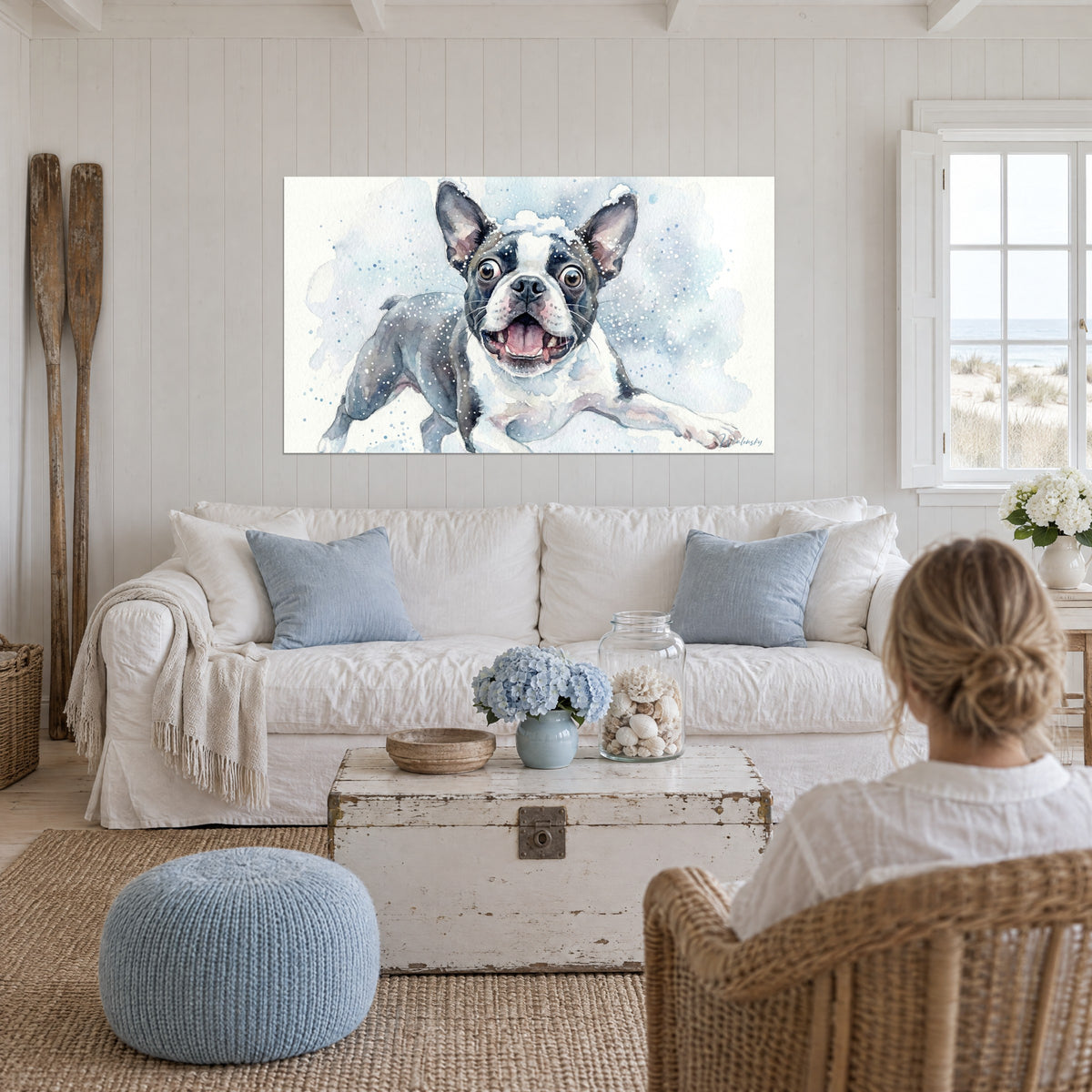 Πίνακας Boston Terrier με διάπλατα μάτια, ακουαρέλα σε σκούρο γκρι της πλάκας και μπλε παγετώνα, πάνω από καναπέ σε φωτεινό σαλόνι