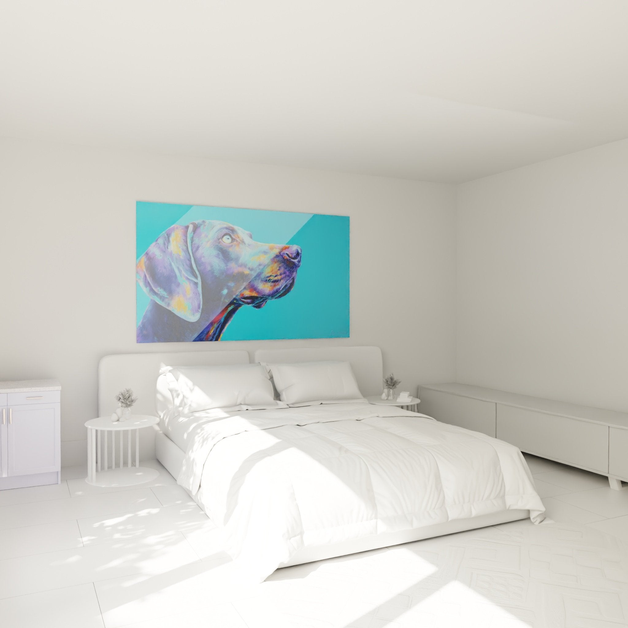 Tableau weimaraner coloré accroché au mur d'une chambre moderne aux tons neutres et lumineux