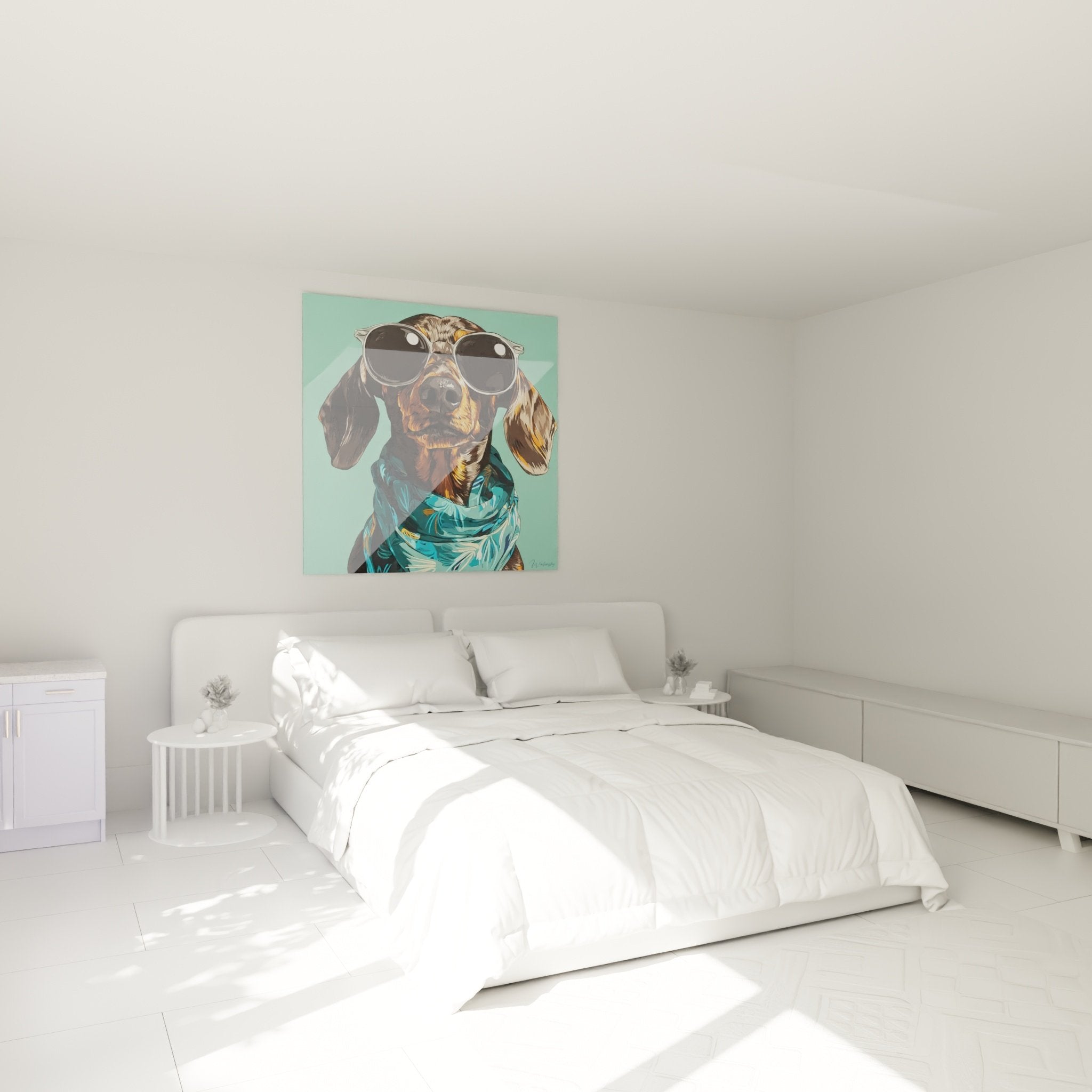 Elegante Dackel-Wanddekoration mit tropischen Accessoires in modernem Schlafzimmer