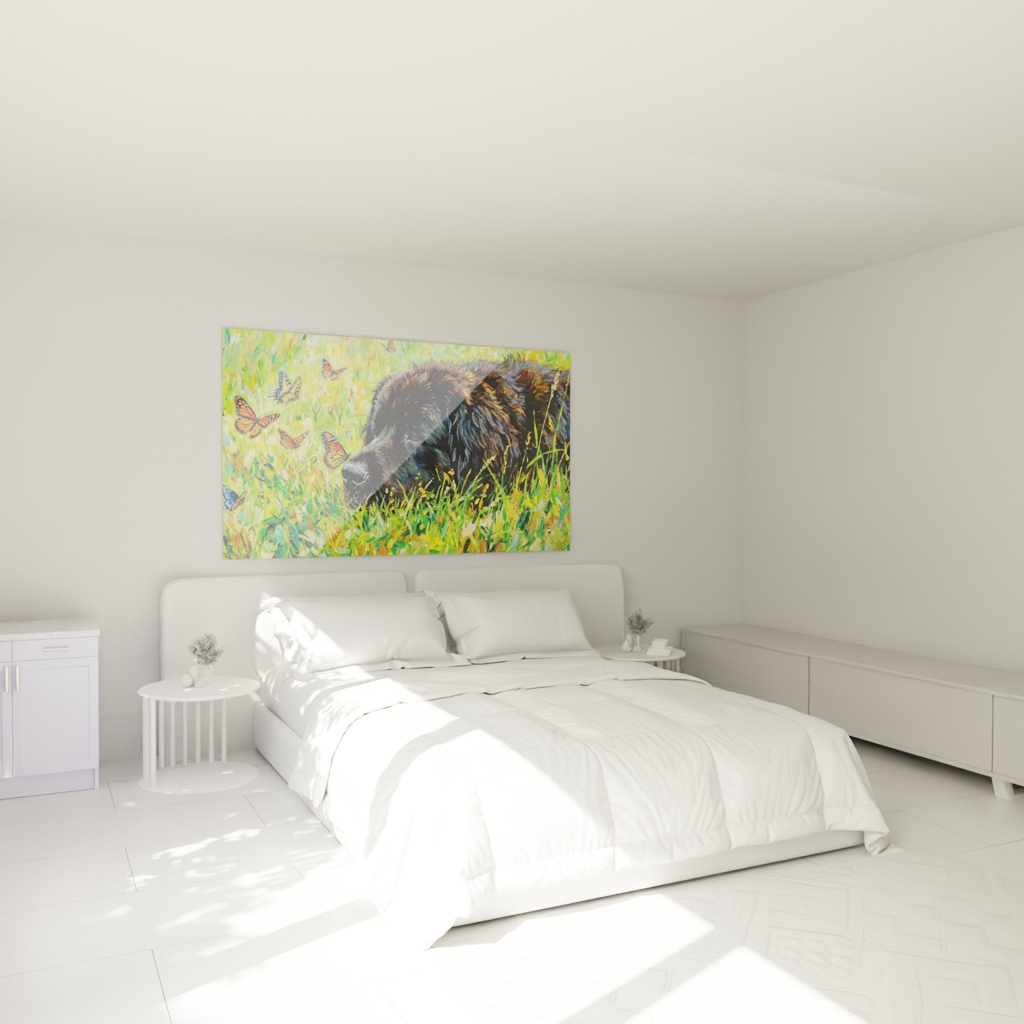 Schlafzimmer Dekoration Gemälde Neufundländer Hund bunte Schmetterlinge natürliche beruhigende Atmosphäre beige Wand Holzmöbel