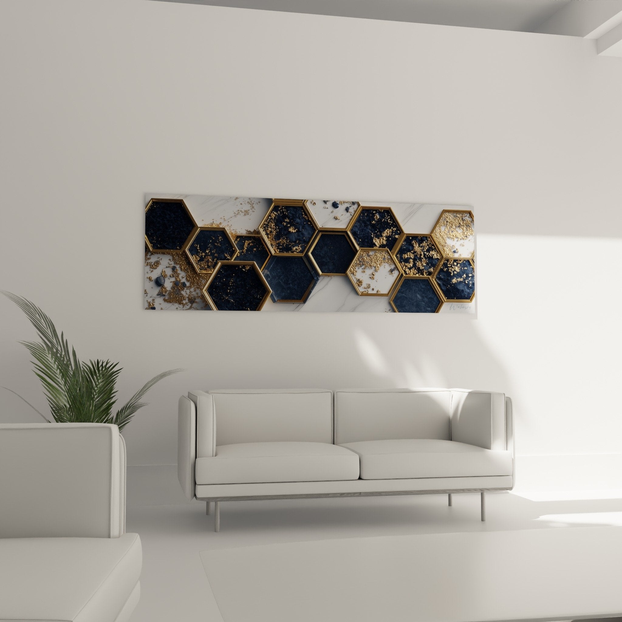 Gros plan hexagones dores et bleu marine avec paillettes metalliques sur fond marbre blanc texture detaillee