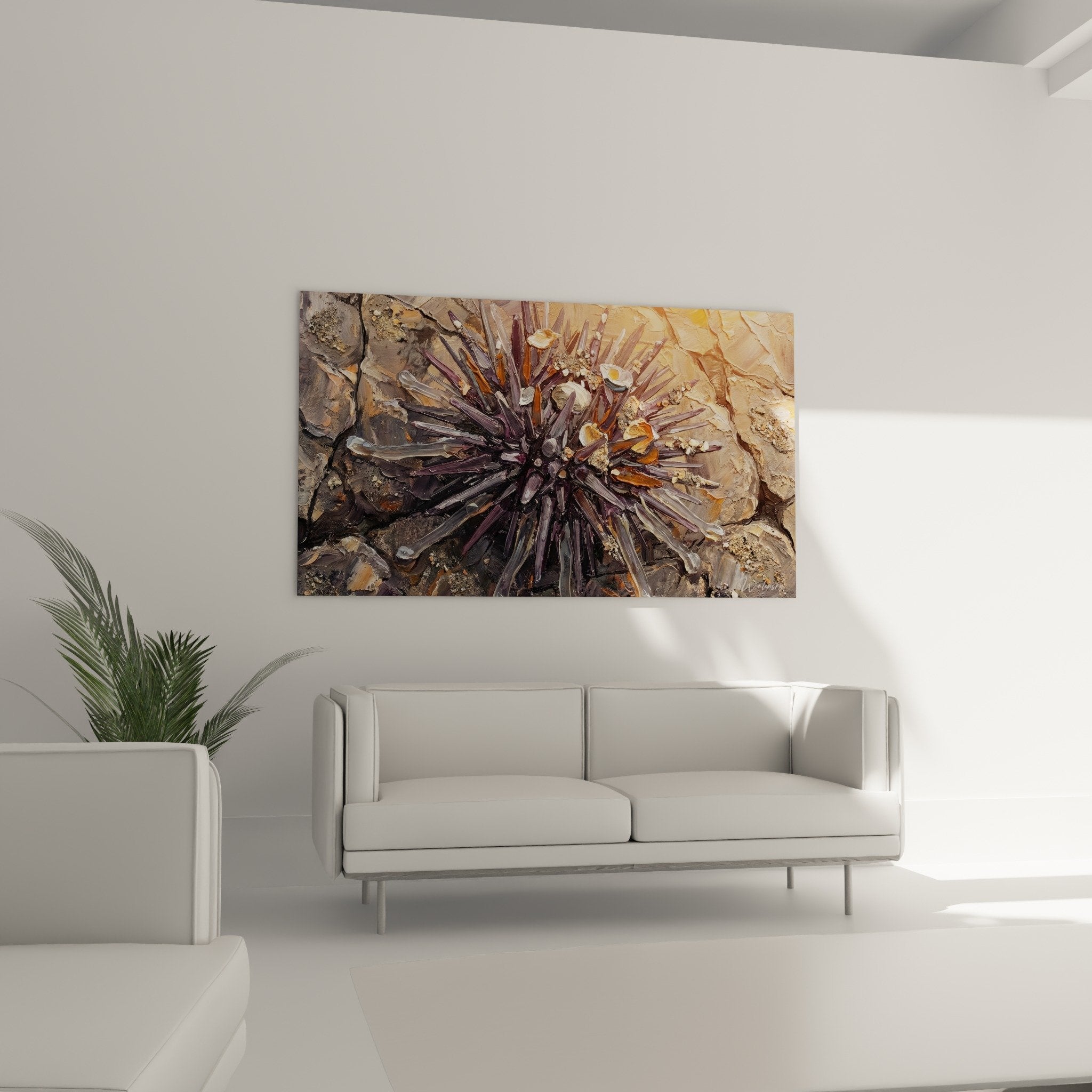 Detail stacheliger violetter Seeigel auf goldenem Felshintergrund - Makro-Wandkunst Seeigel Edition