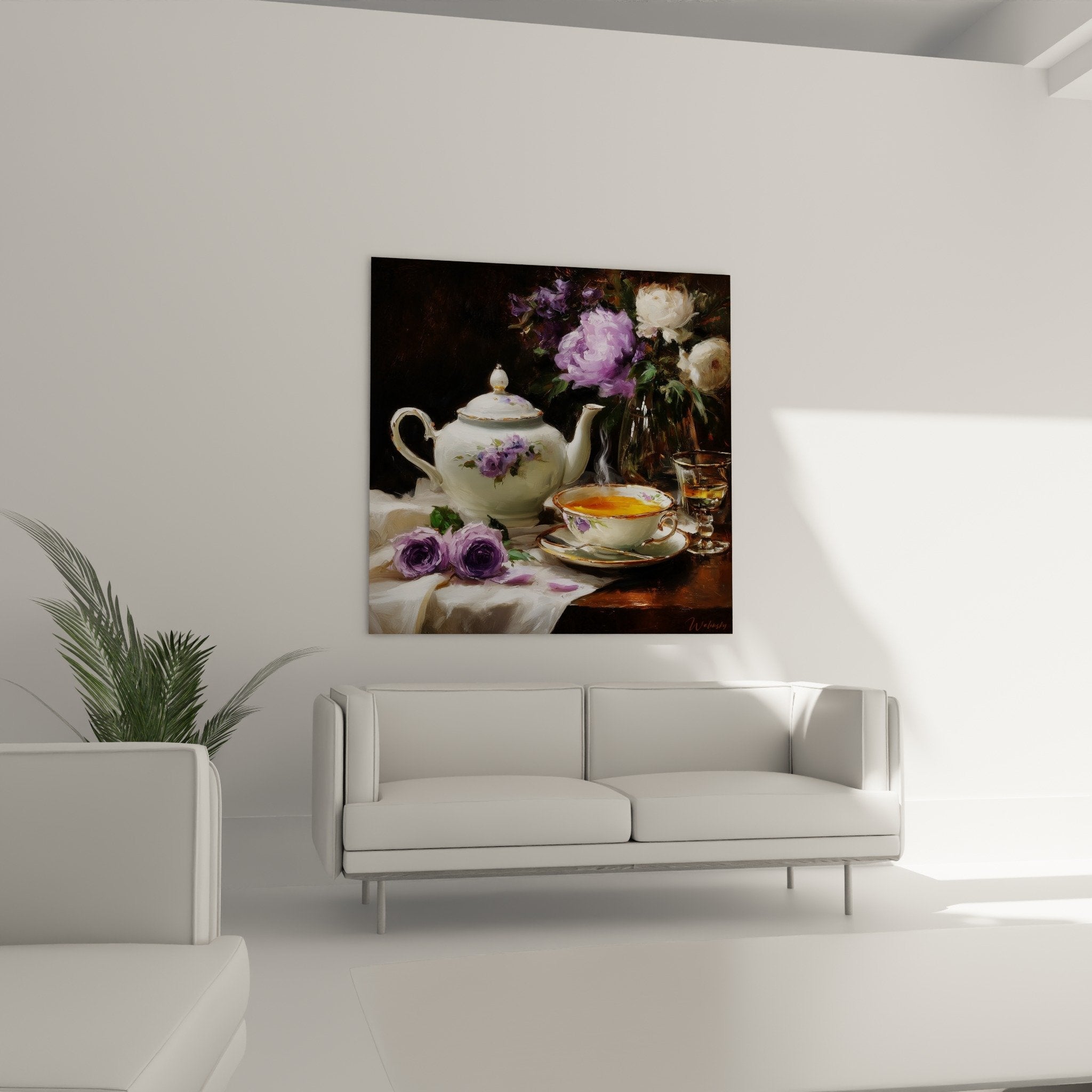 Détail porcelaine fleurie violette tasse thé ambré roses blanches nature morte