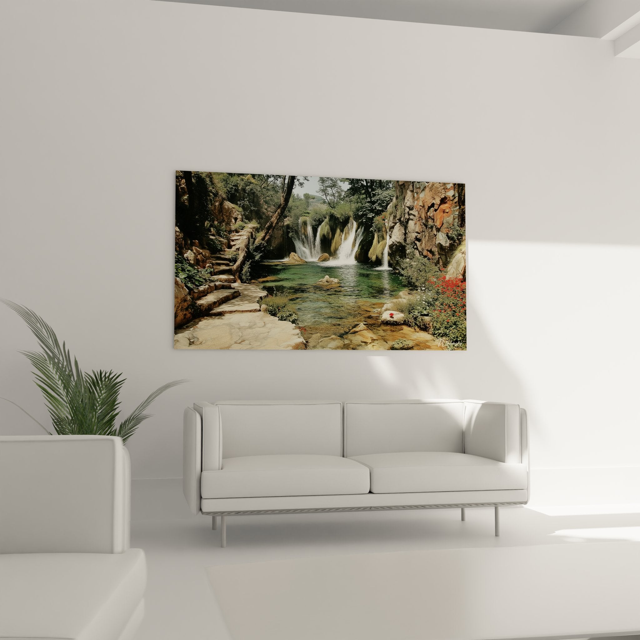 Détail rapproché tableau cascade montrant textures rochers et reflets eau cristalline