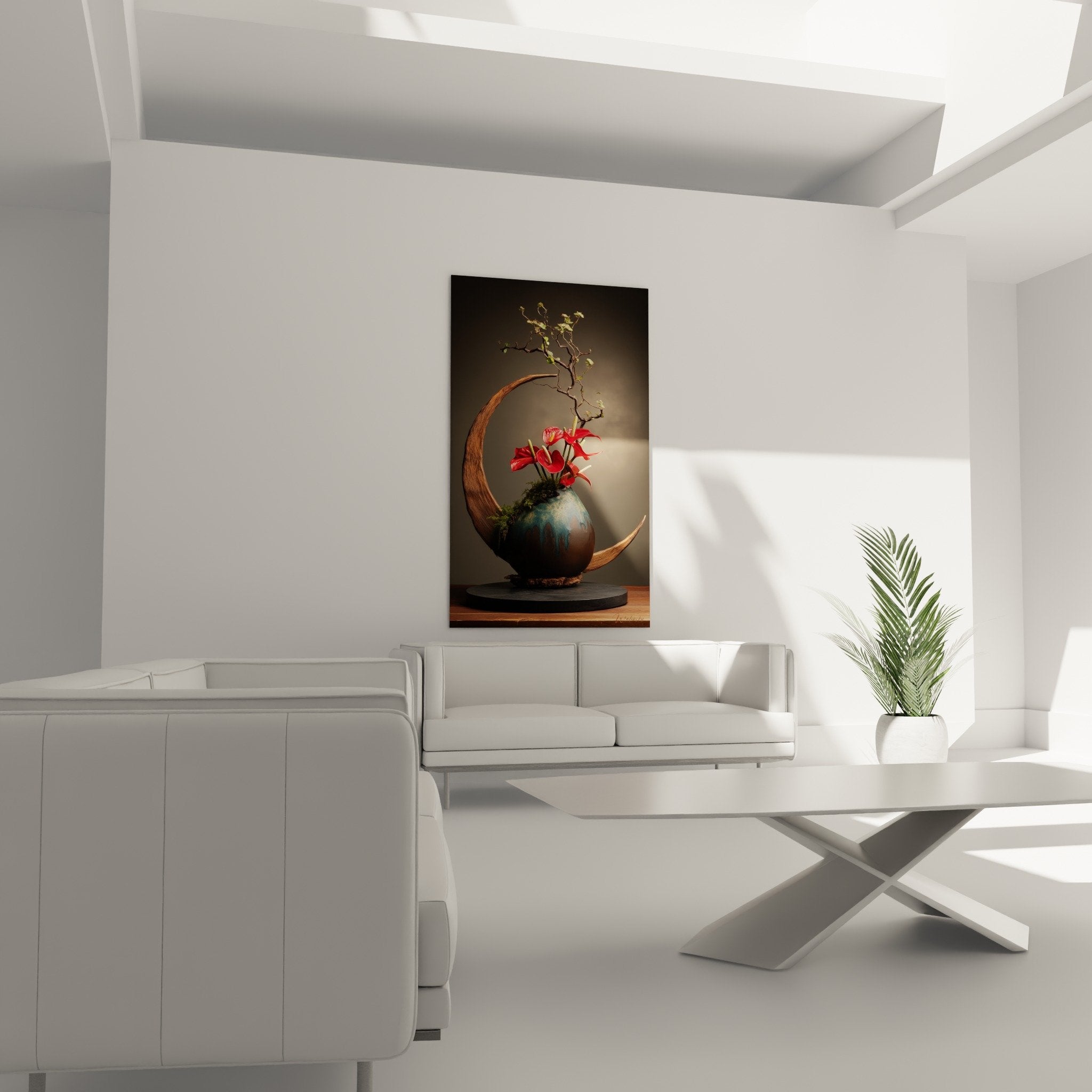 Detail der türkisfarbenen Keramikvasestille mit künstlerischen Farbläufen und leuchtend roten Anthurien in Ikebana-Komposition