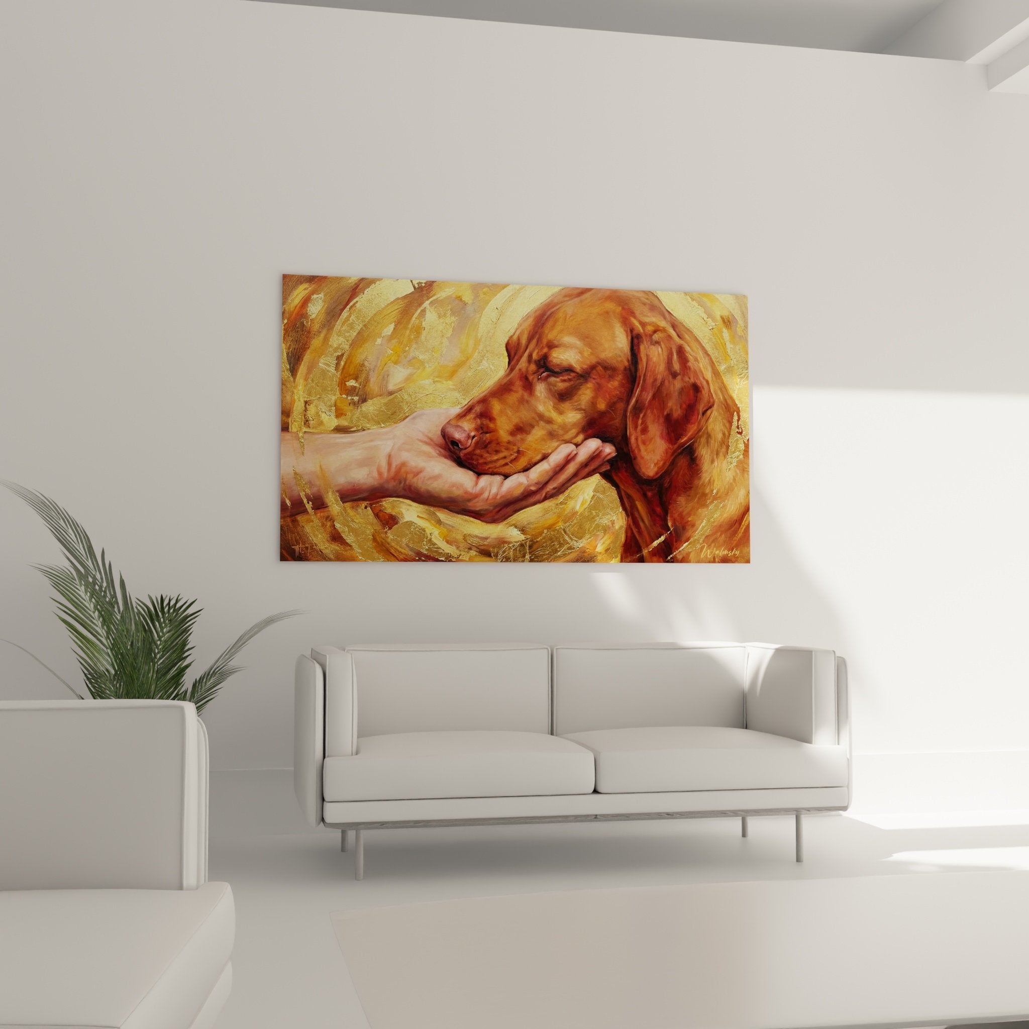 Détail du regard confiant du Vizsla roux et de la main humaine avec textures dorées et rehauts métalliques brillants