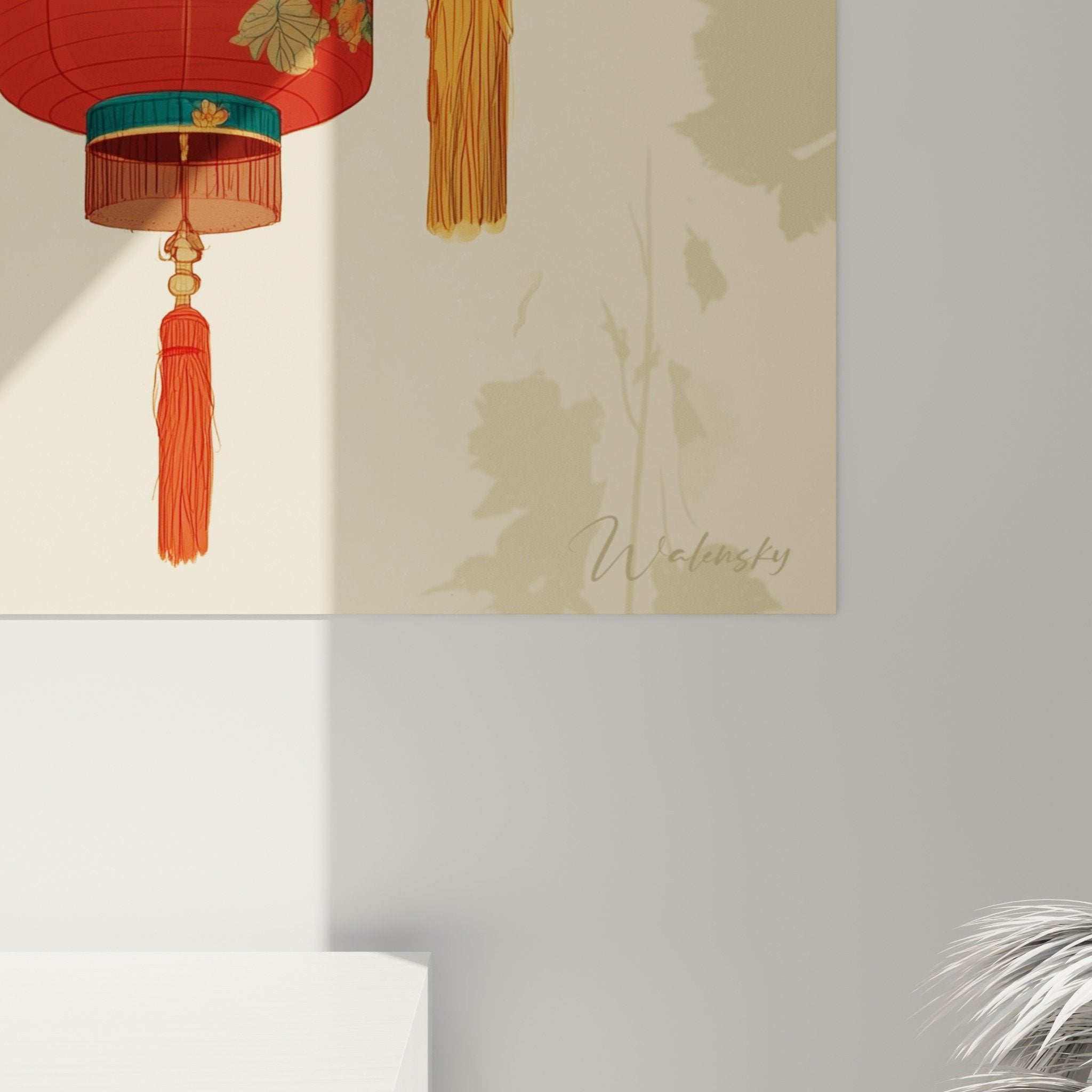 Gesamtansicht Bild hängende Laternen asiatische Dekoration zeitgenössliches Wohnzimmer beige Wand
