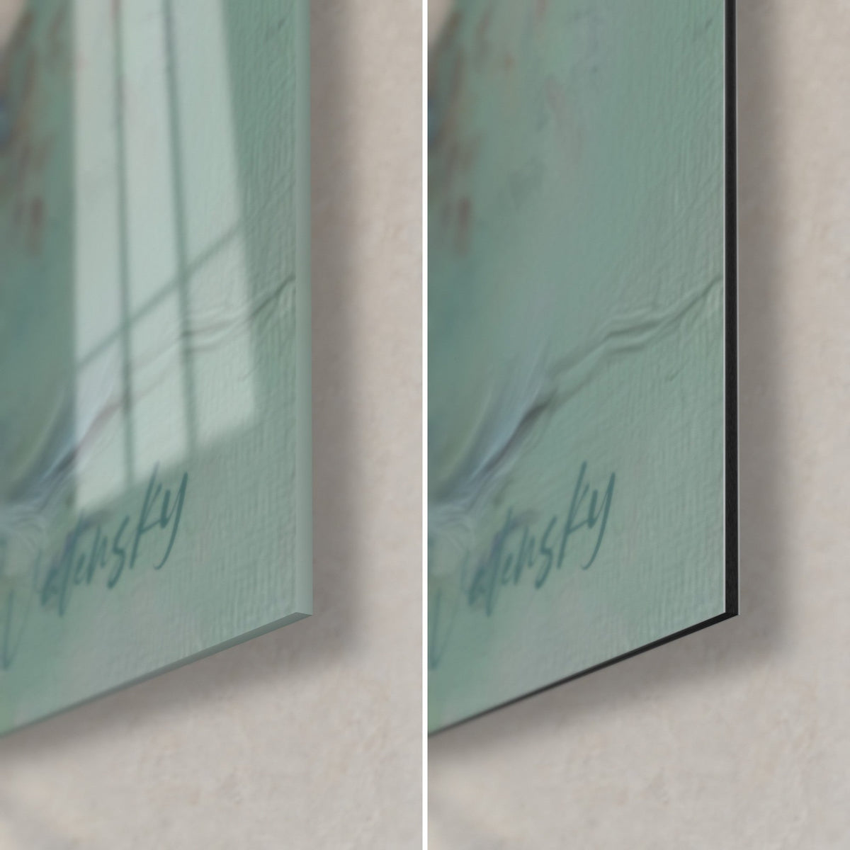 Tableau lévrier afghan blanc et gris, coin bas droit : verre acrylique brillant à gauche, Dibond noir mat et tranche de 3 mm à droite