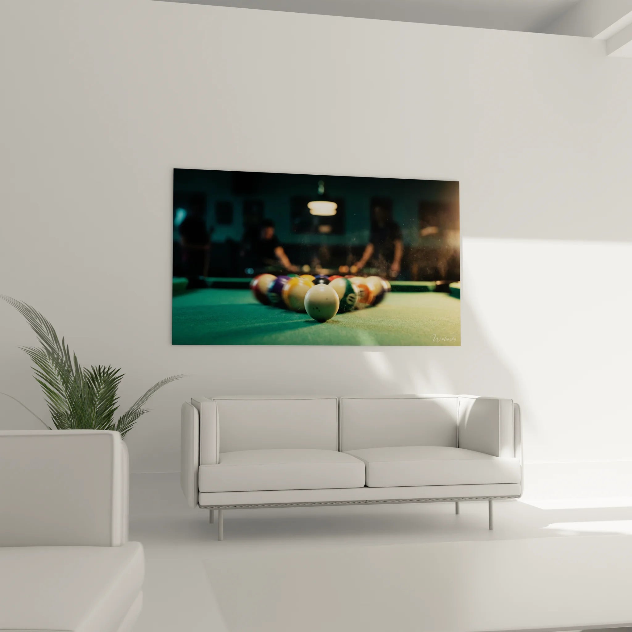 Gros plan artistique sur boules de billard multicolores disposées sur feutrine verte