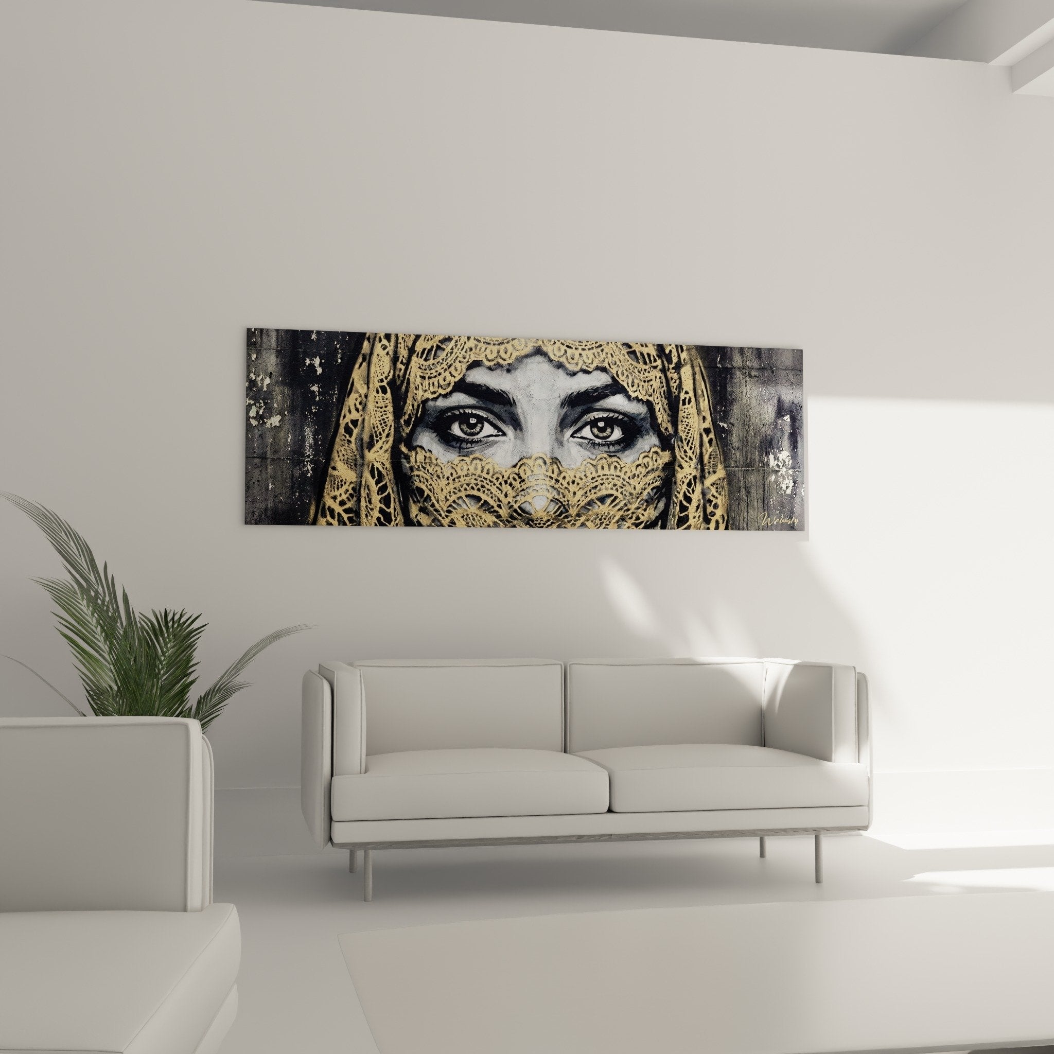 Gros plan portrait femme voile dentelle doree regard perçant maquillage noir intense