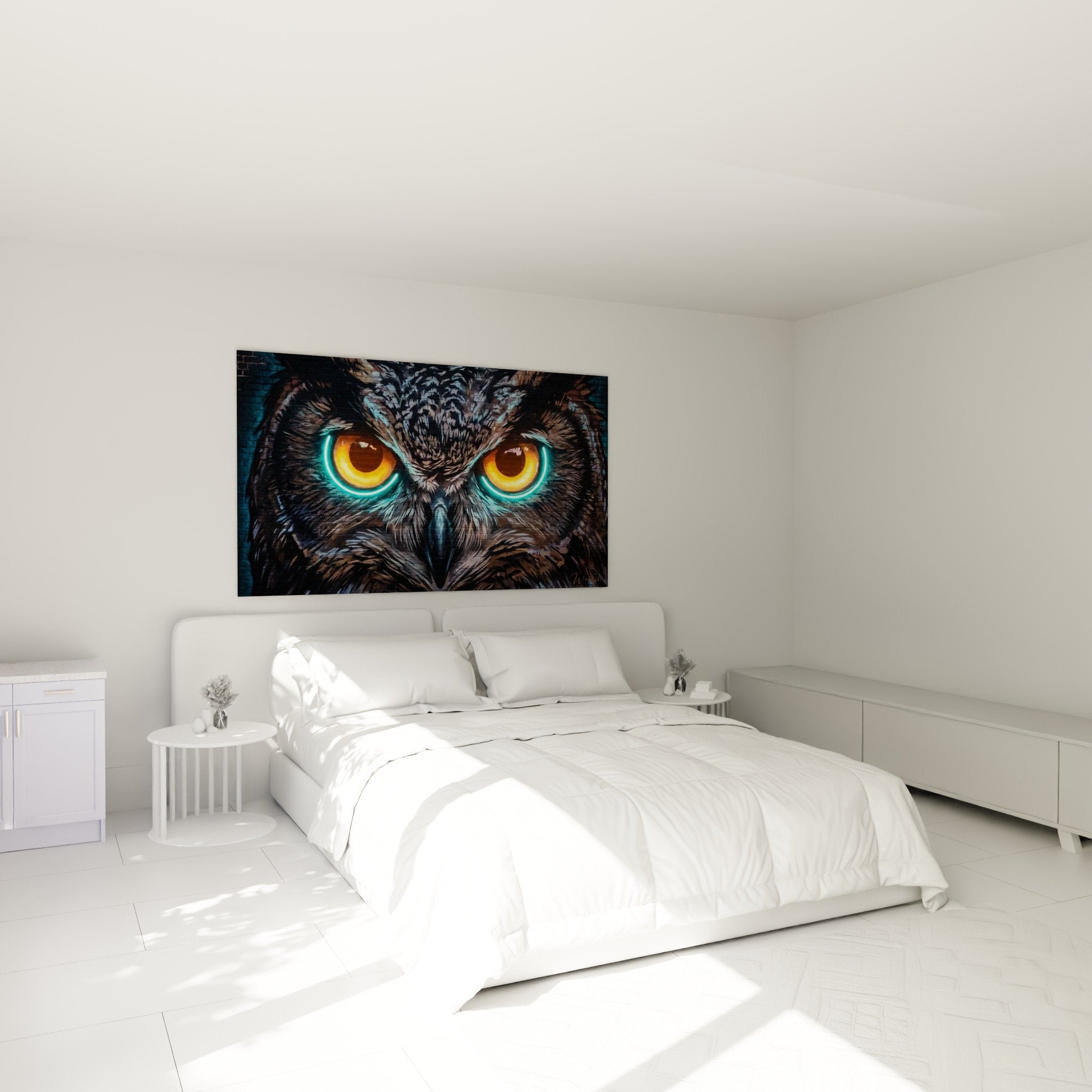 Neon-Eule mit leuchtenden goldenen Augen und türkisfarbenen Reflexionen im modernen Schlafzimmer, künstlerische Wanddekoration