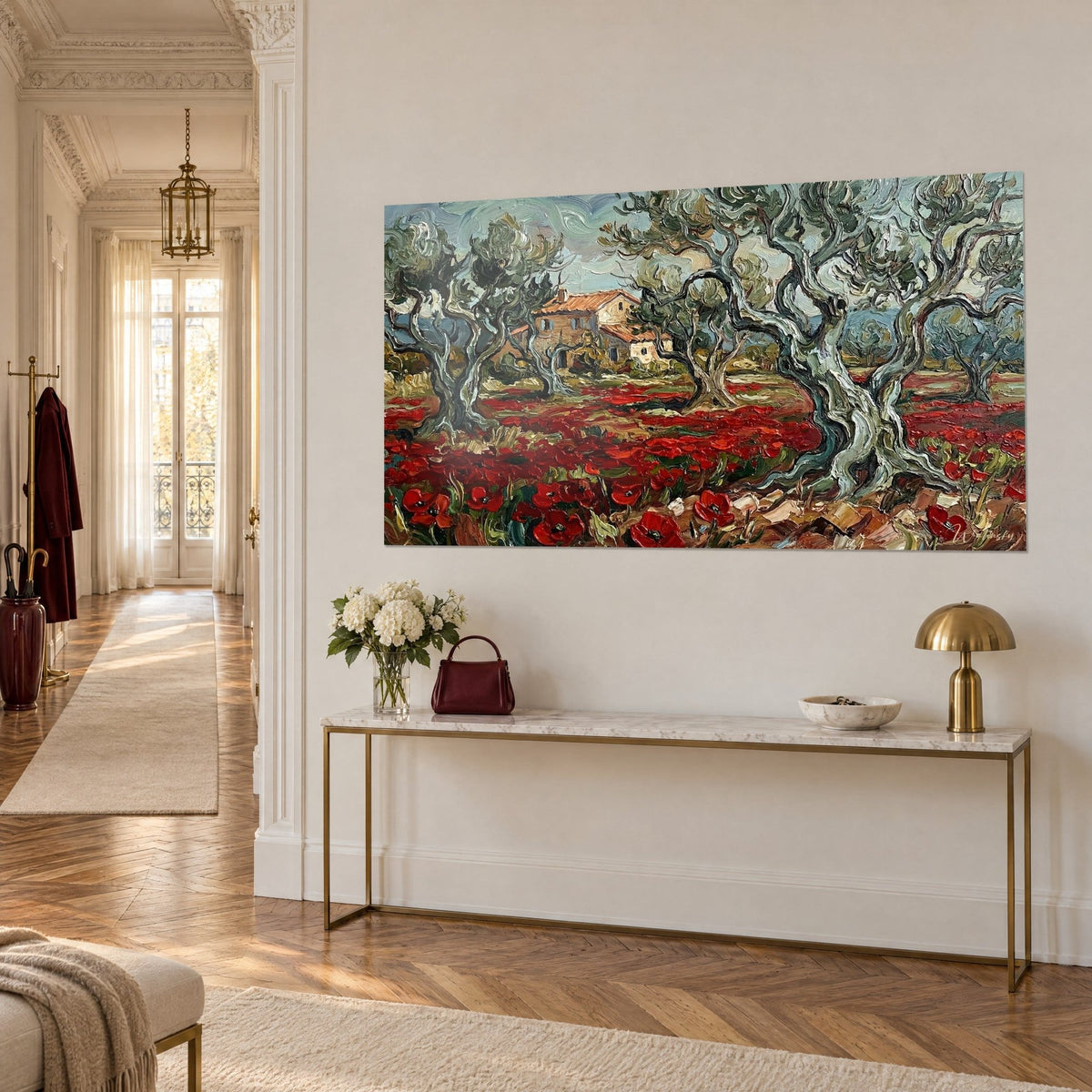 Gemälde Feld aus scharlachroten Mohnblumen mit der Spachtel gemalt, Gehöft mit orangefarbenen Ziegeln zwischen zwei Olivenbäumen, an einer weißen Wand eines Haussmann-Flurs