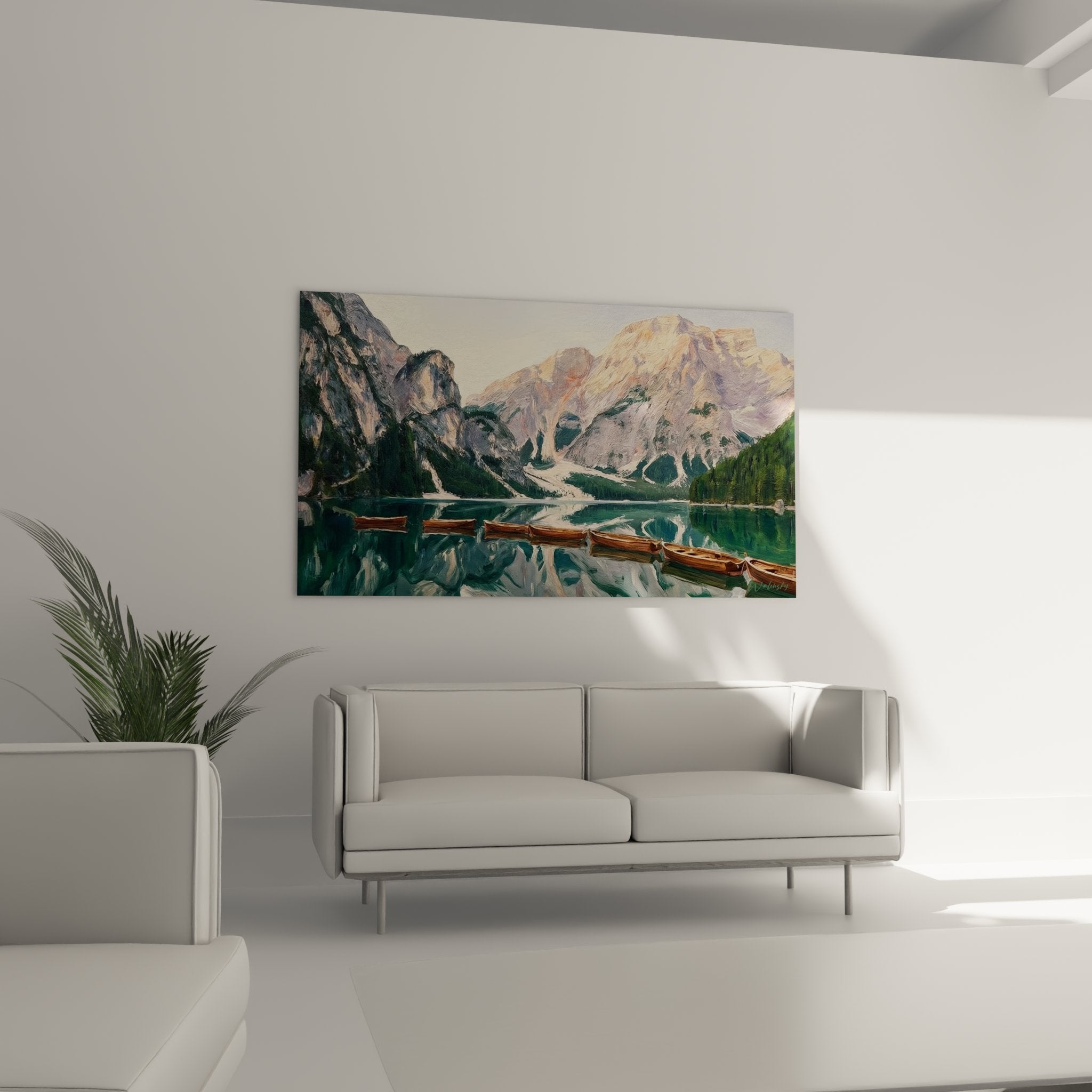 Dettaglio barche tradizionali in legno riflesse nel lago cristallino delle Dolomiti