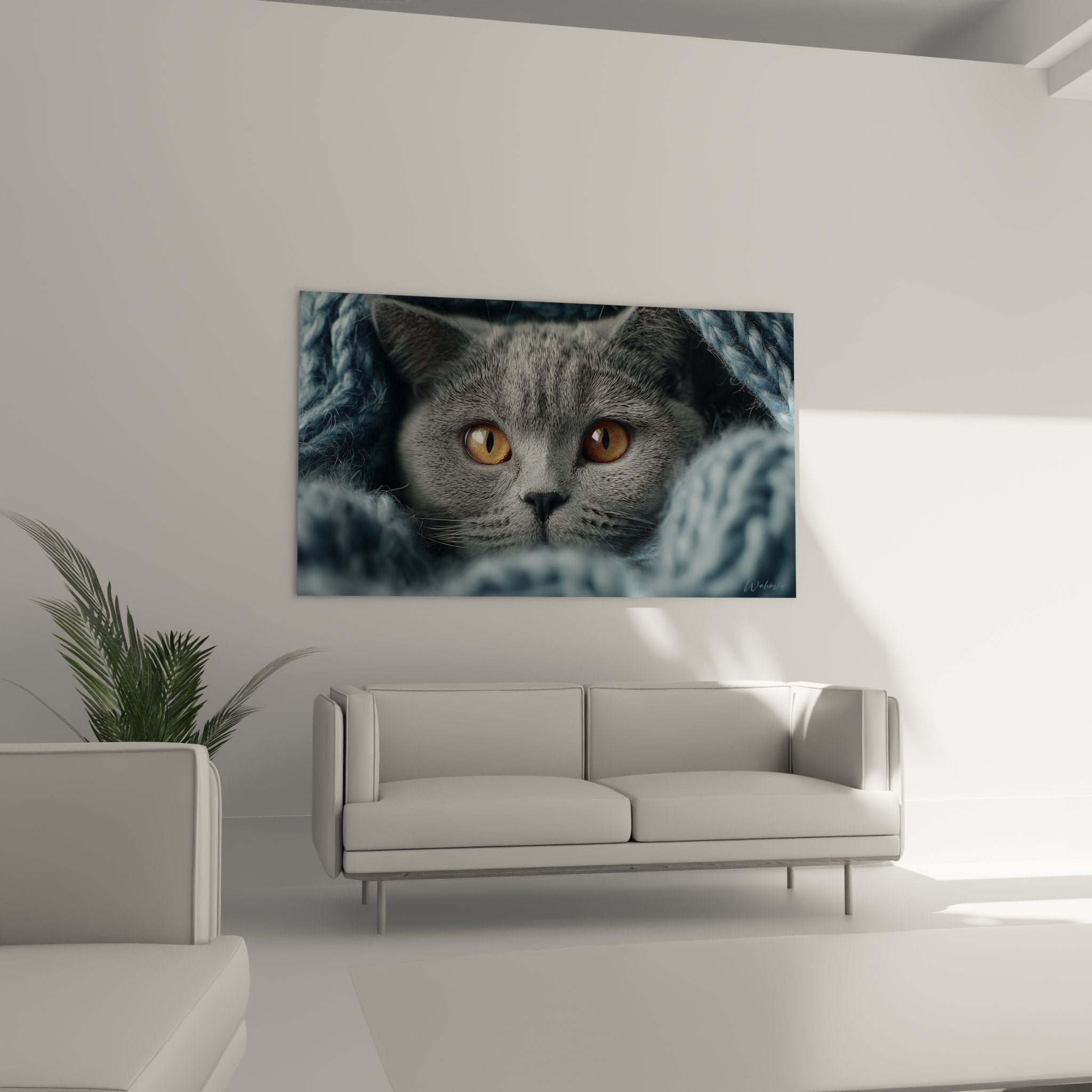 Primo piano occhi dorati gatto British Shorthair grigio, dettagli del mantello setoso, espressione tenera e curiosa