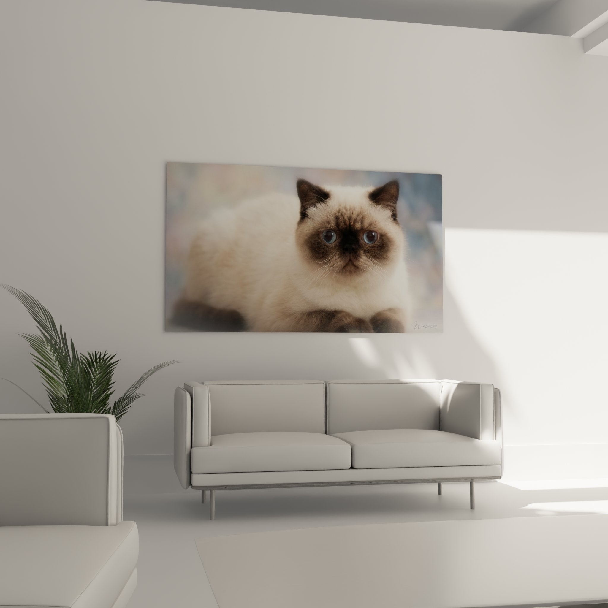 Primo piano artistico su gatto siamese cream point con occhi blu penetranti ed espressivi