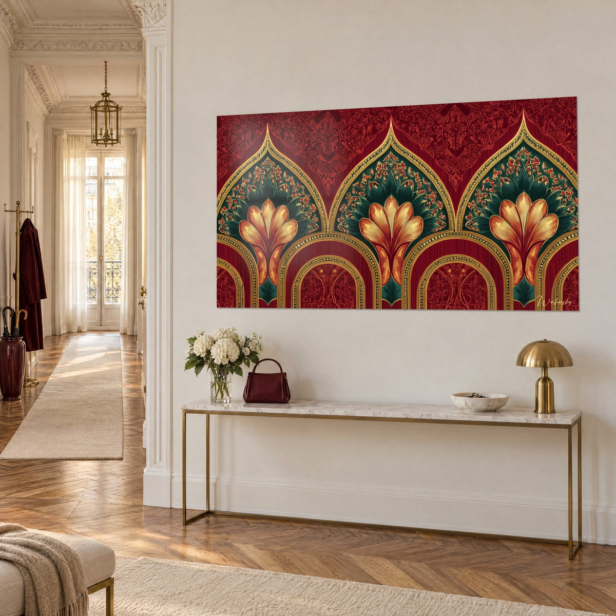 Gemälde im Art-déco-Muster orangefarbener Blütenkelche unter goldgefassten Bögen, tiefrot, goldene Konsole, Ansicht aus dreiviertel, Haussmann-Flur