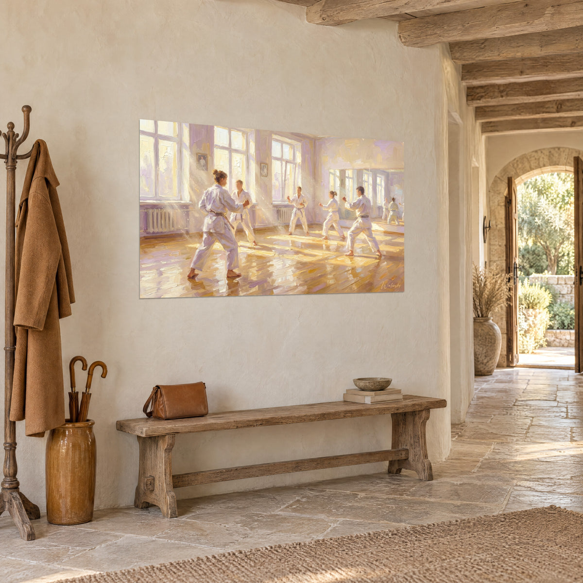 Tableau salle d'entraînement baignée de soleil, élèves en position, parquet ocre et murs lavande, couloir en pierre