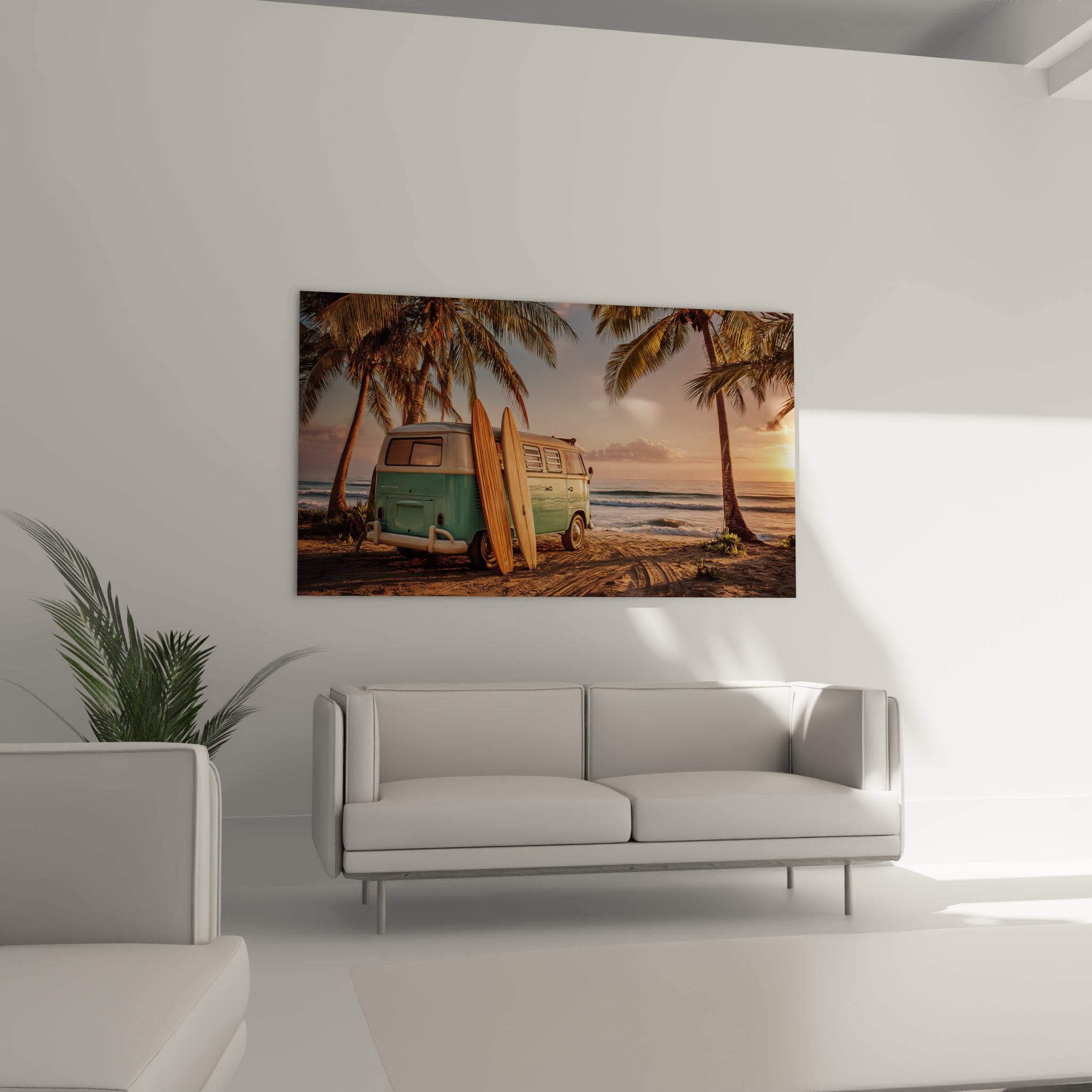 Détail tableau van surf vintage avec planches bois et palmiers dorés par lumière coucher soleil