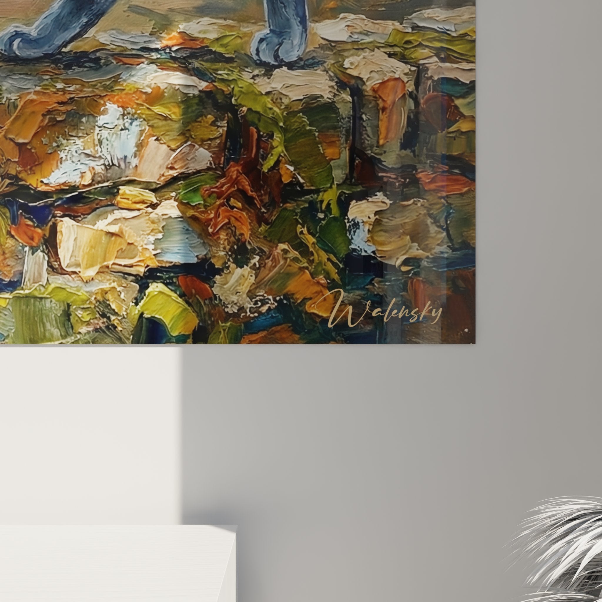 Vue d'ensemble tableau chat Chartreux sur muret avec panorama champêtre et ciel nuageux en arrière-plan