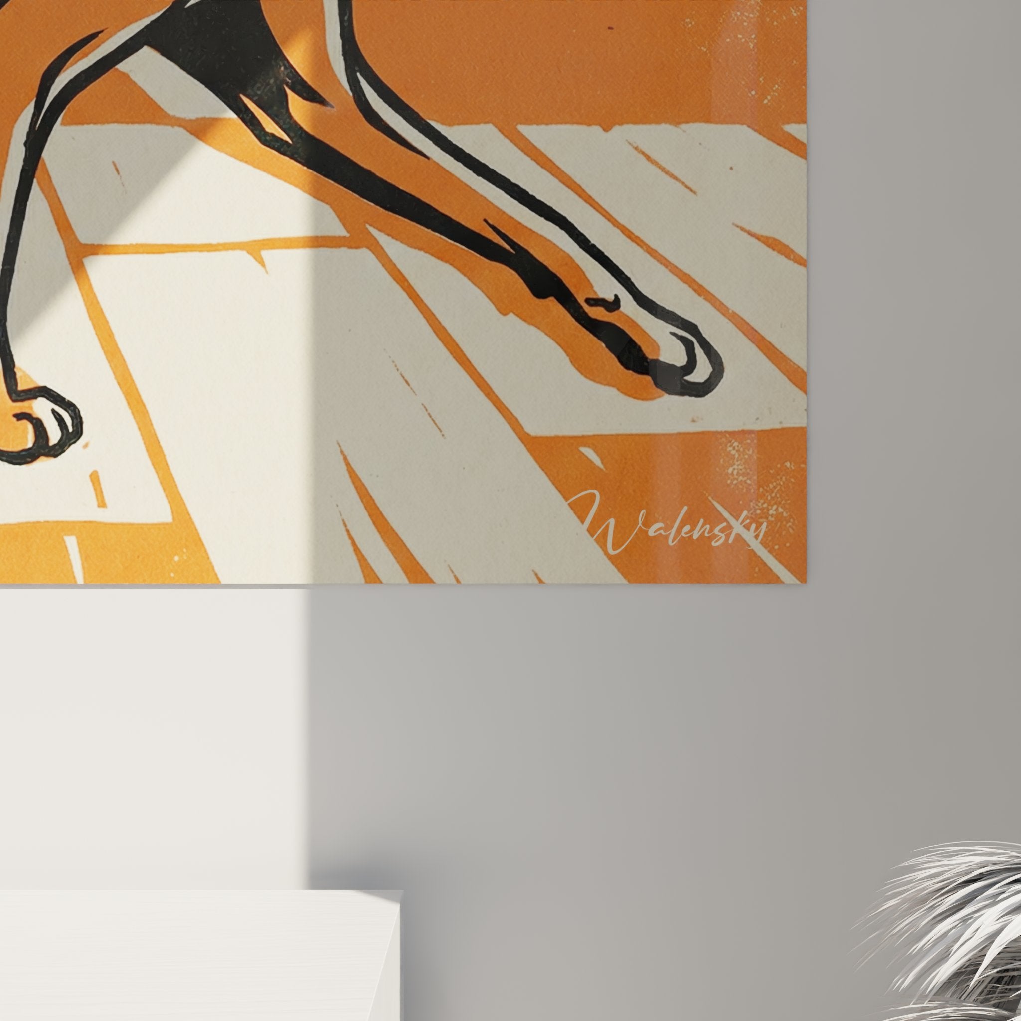 Vista d'insieme quadro murale gatto in movimento arancione in interno moderno stile contemporaneo