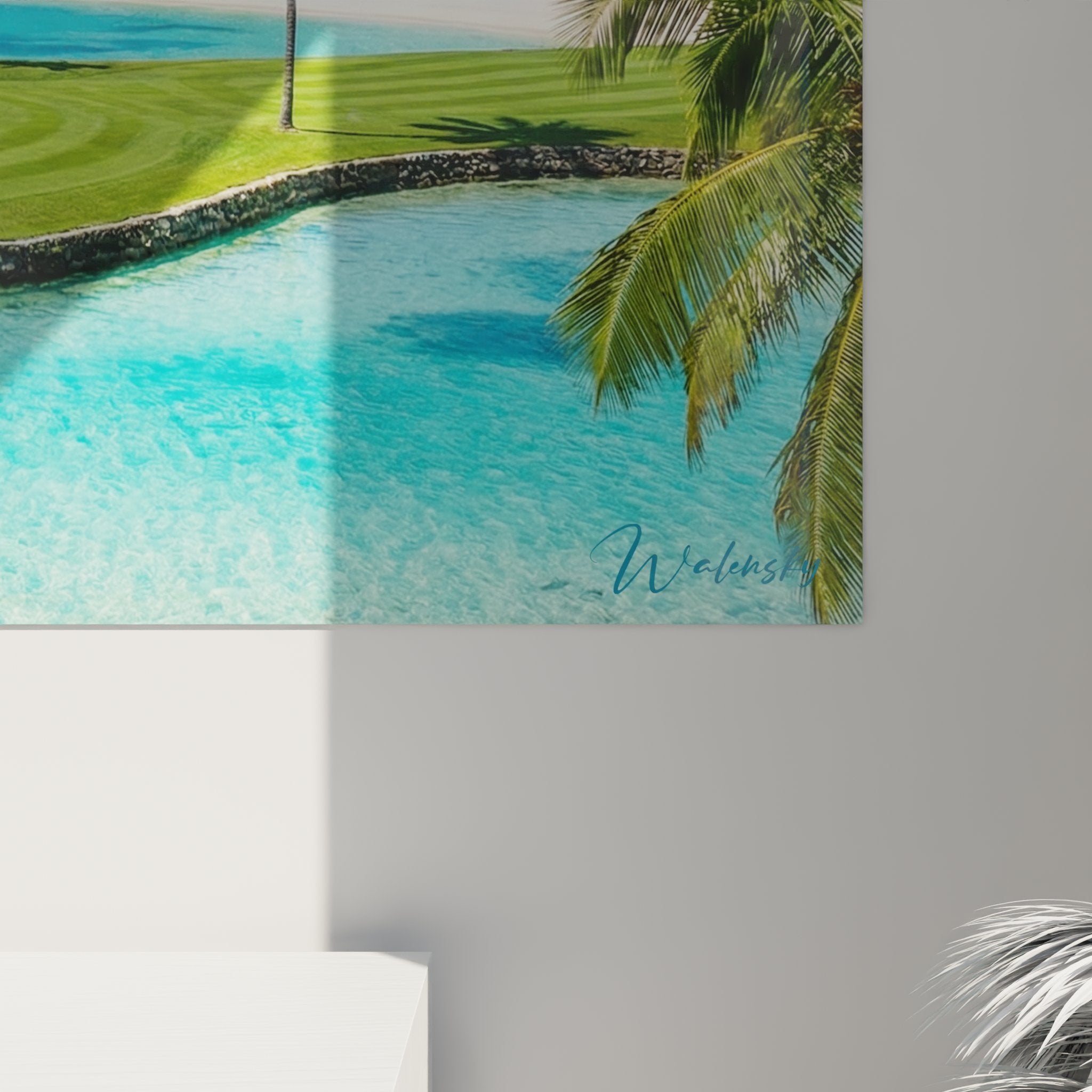 Vue ensemble tableau golf tropical accroche au mur montrant parcours exotique avec palmiers et ocean